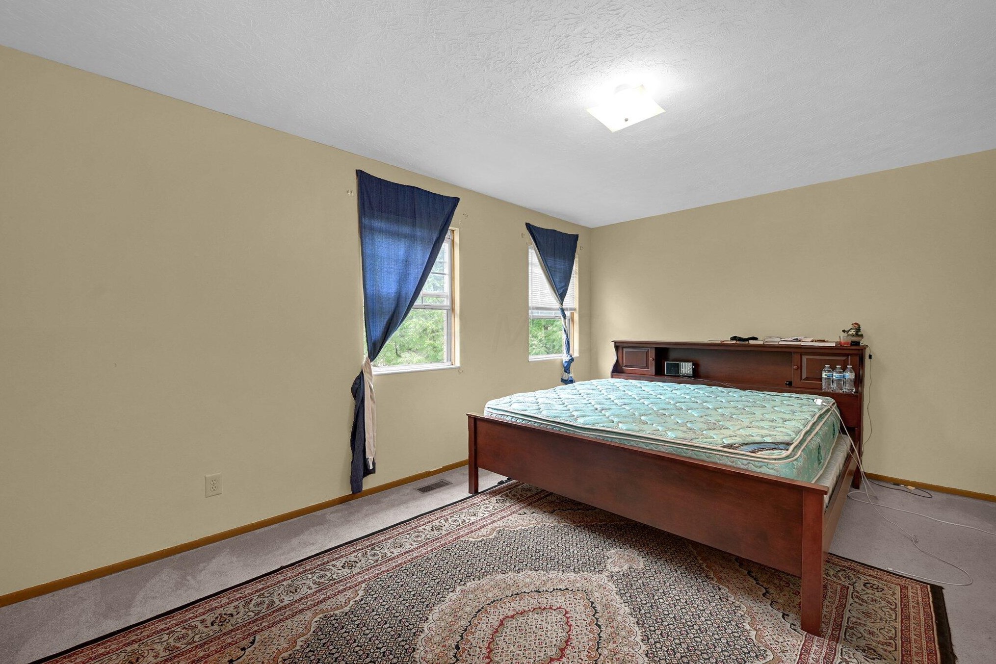 2480 Mason Vlg Ct, Columbus OH 43232-8230 exterior