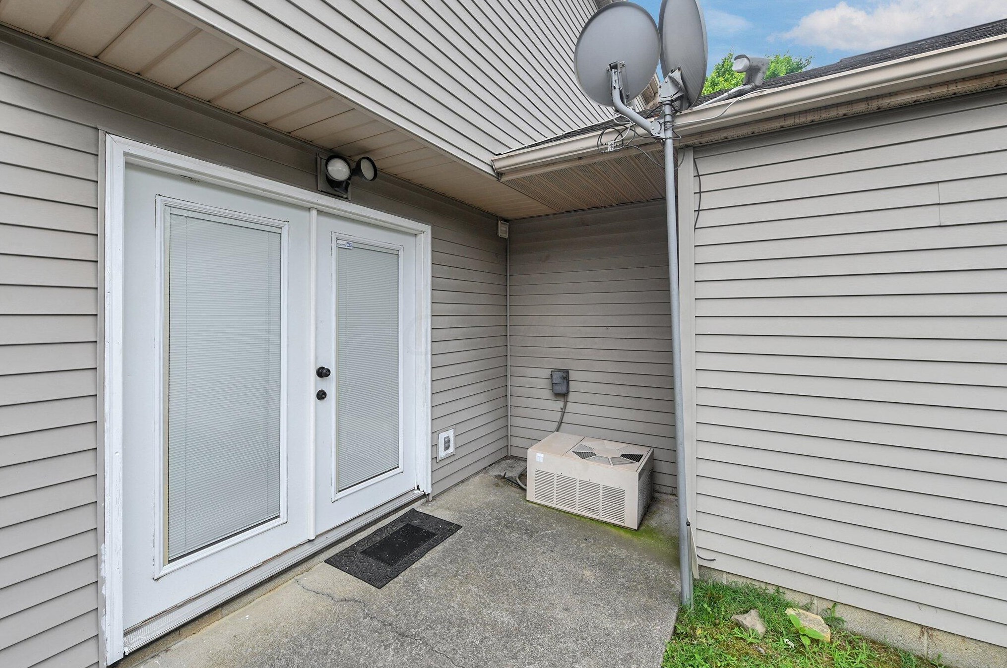 2480 Mason Village Ct, Columbus, OH 43232-8237