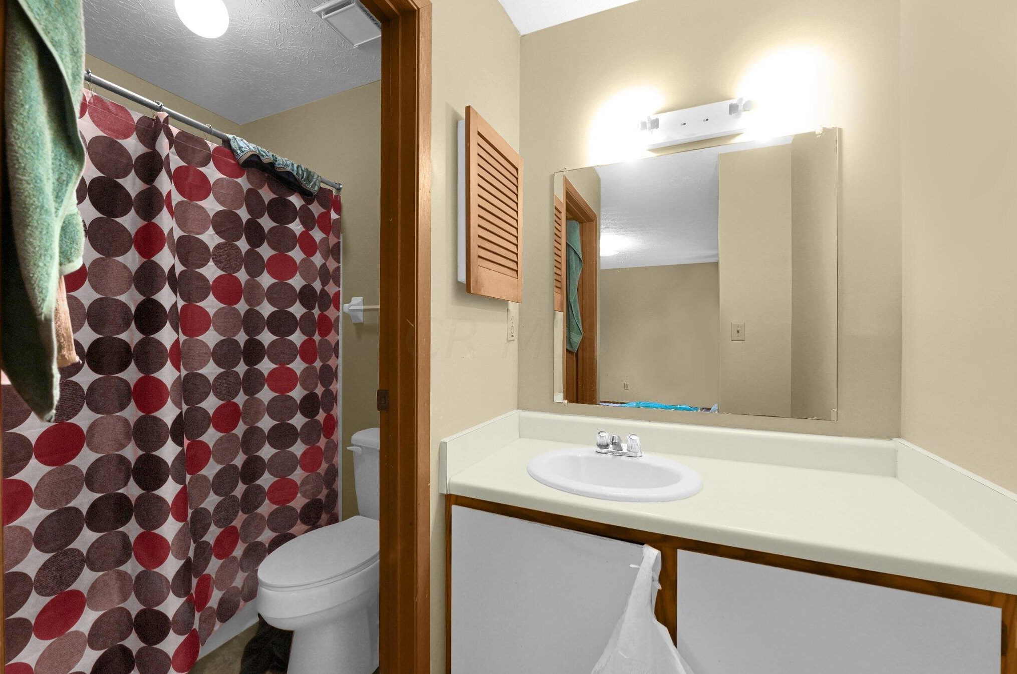 2480 Mason Vlg Ct, Columbus OH 43232-8230 exterior