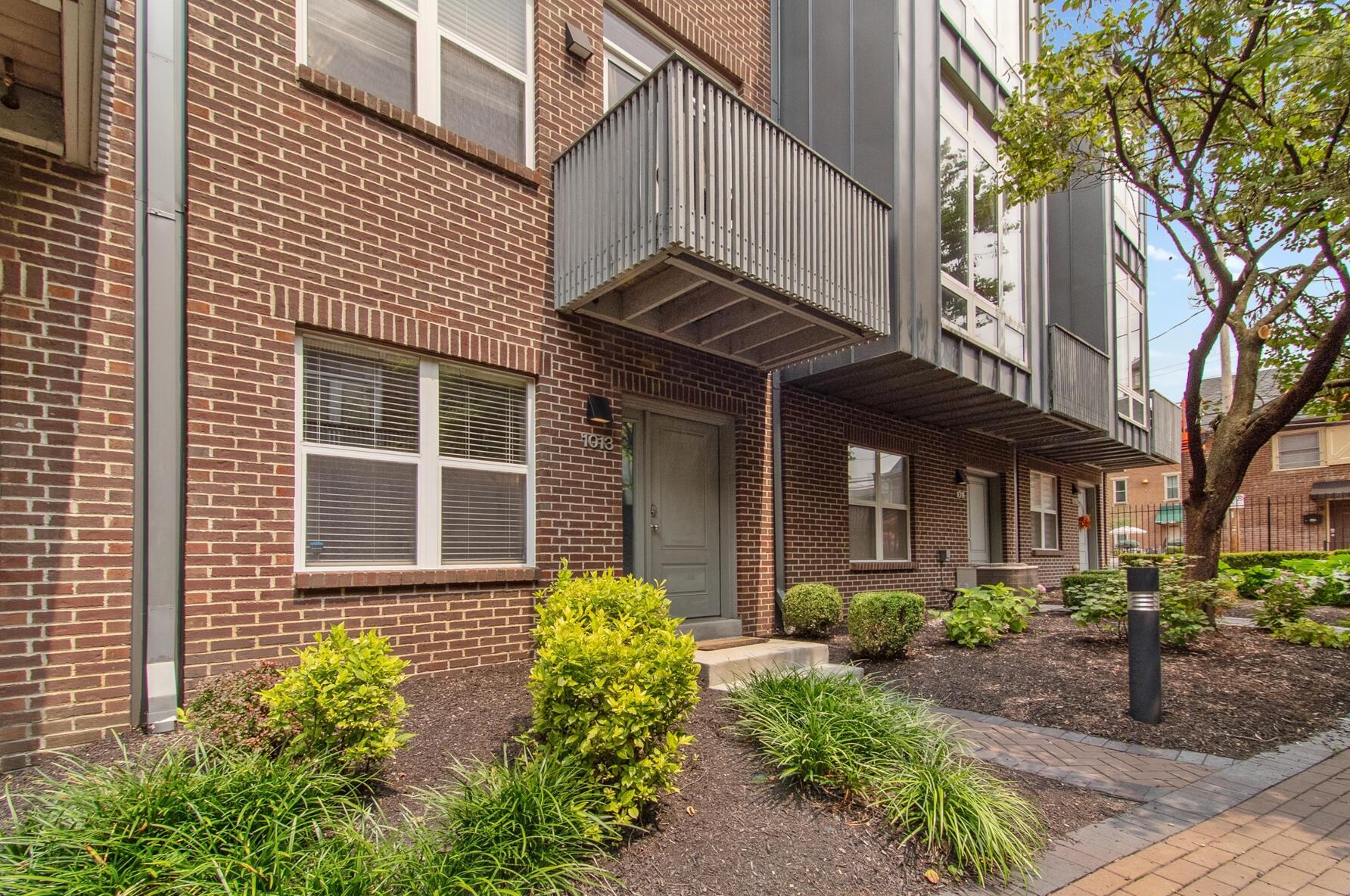 1013 Wall St, Columbus OH  43206-2560 exterior