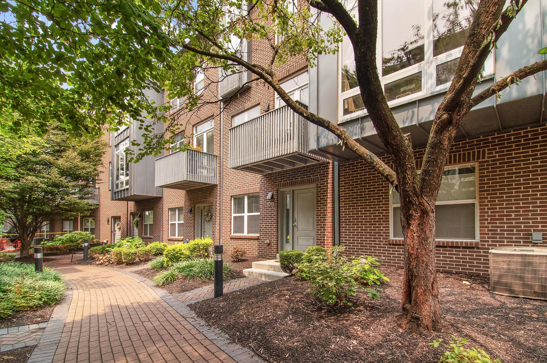 1013 Wall St, Columbus OH  43206-2560 exterior