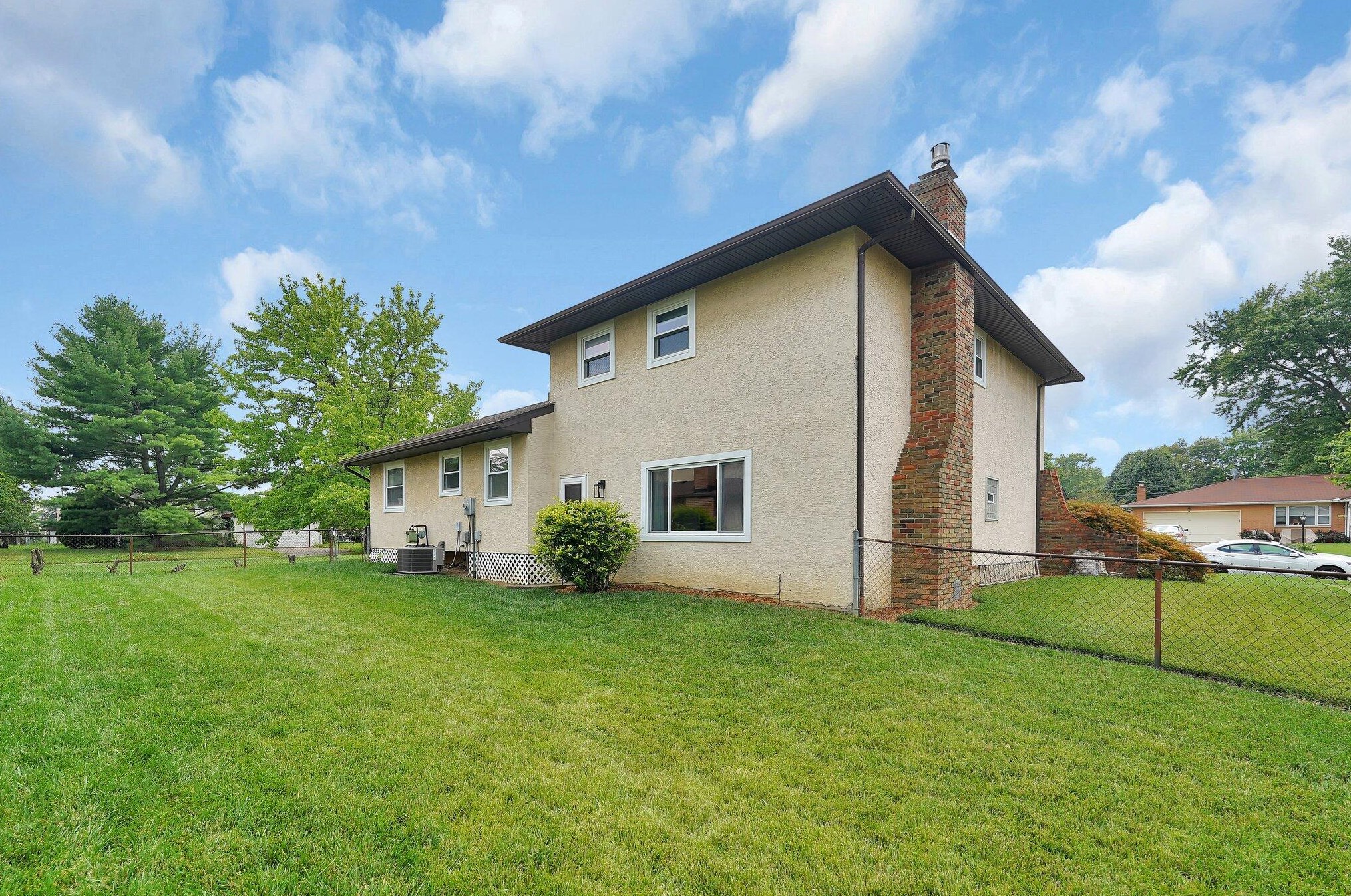 6012 Darby Ln, Columbus OH 43229-2626 exterior