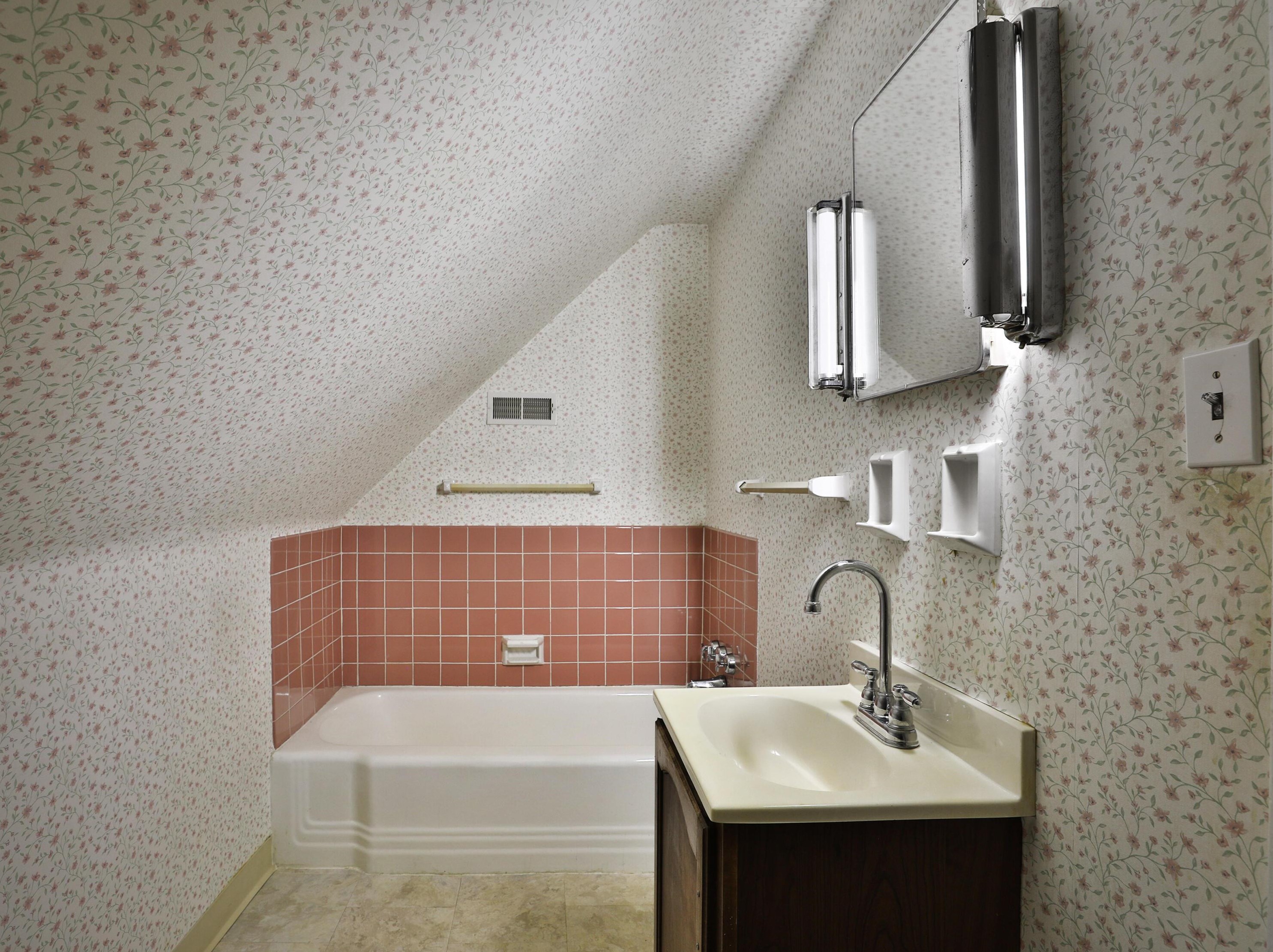 70 Warren Ave, Columbus OH 43204-3052 exterior