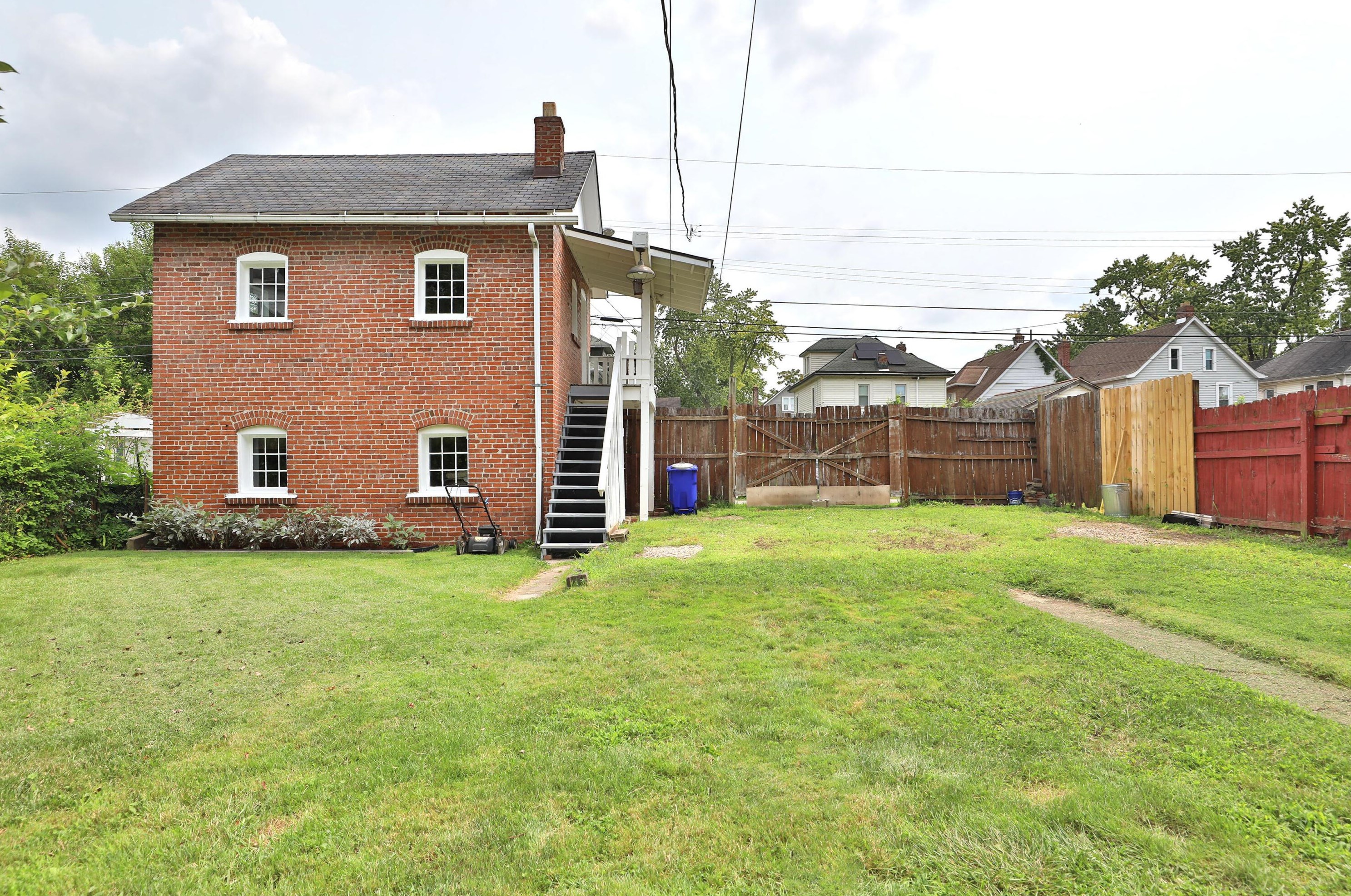 70 Warren Ave, Columbus OH 43204-3052 exterior