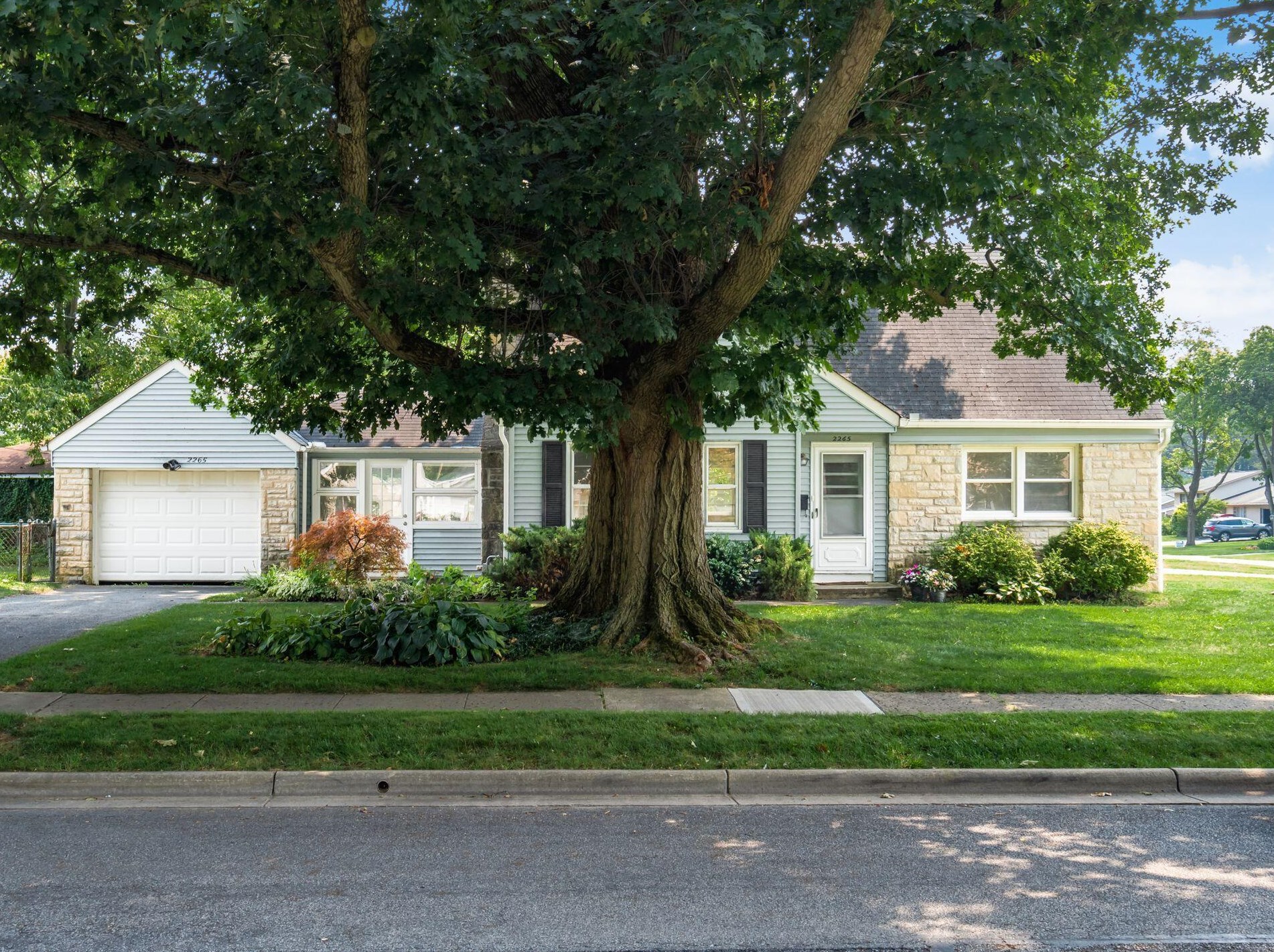 2265 Wickliffe Rd, Columbus OH 43221-1837 exterior