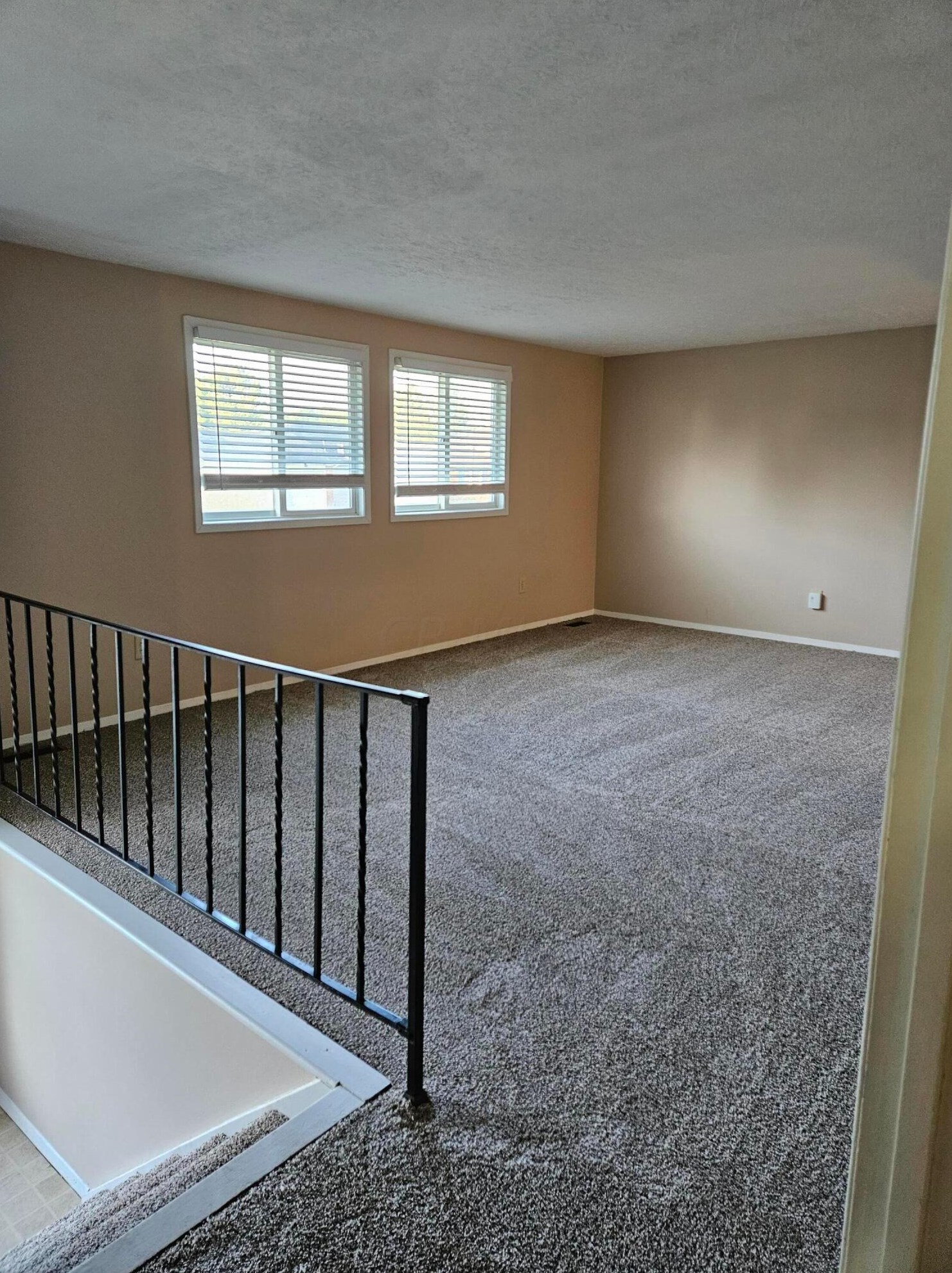 3208 Kingswood Dr, Darbydale, OH 43123