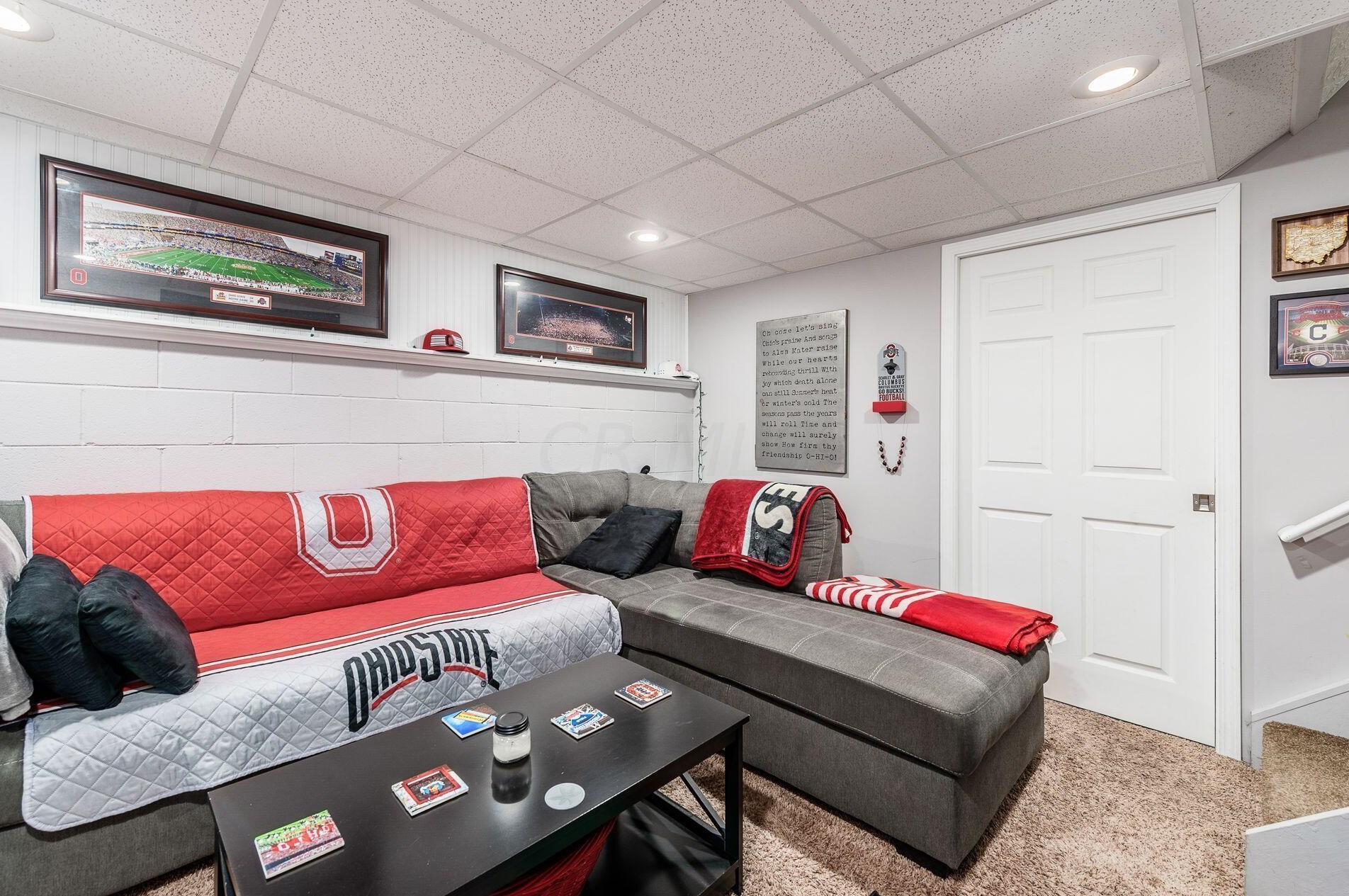 6086 Wexford Park Dr, Columbus OH 43228-9245 exterior