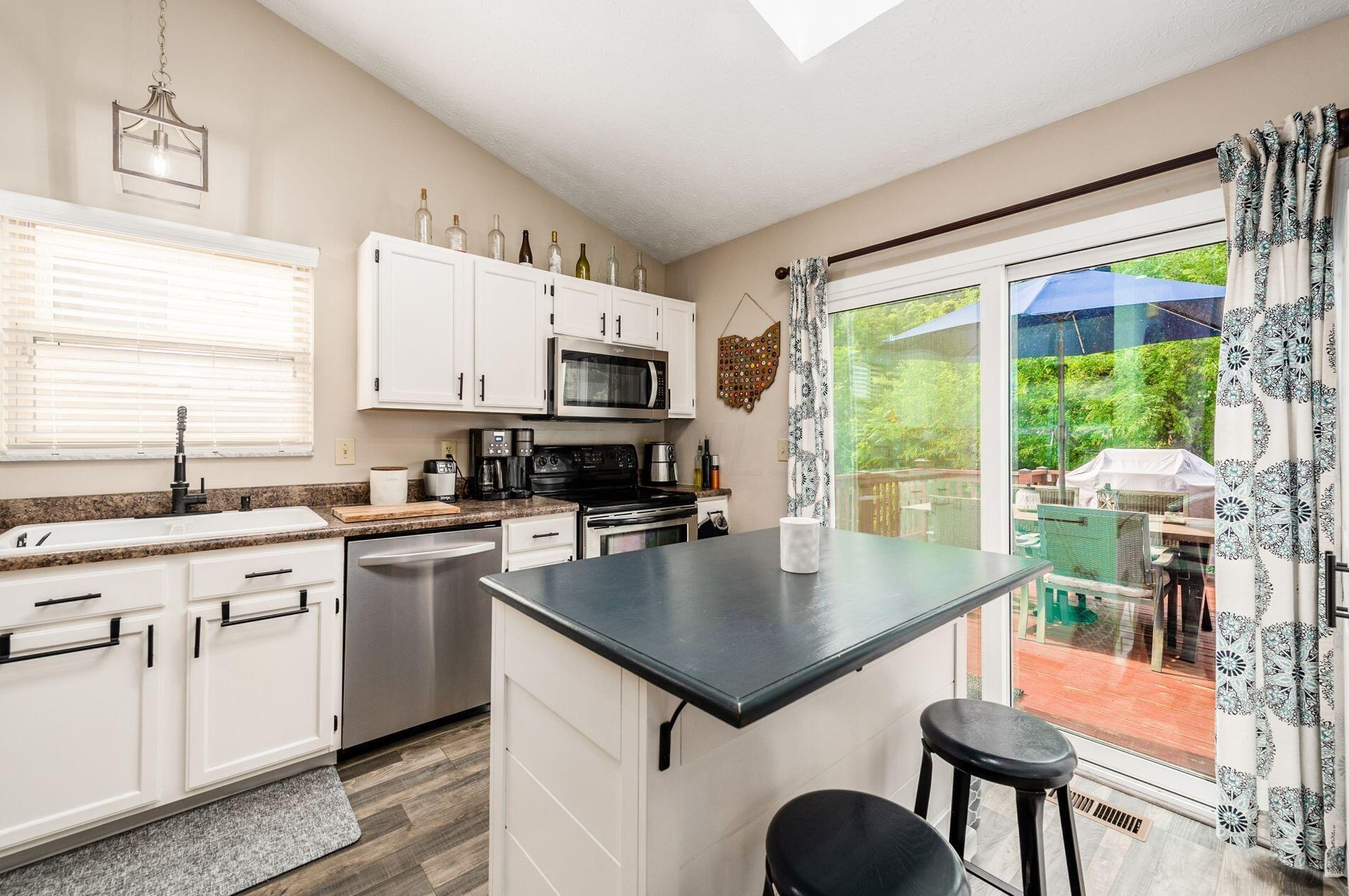 6086 Wexford Park Dr, Columbus OH 43228-9245 exterior