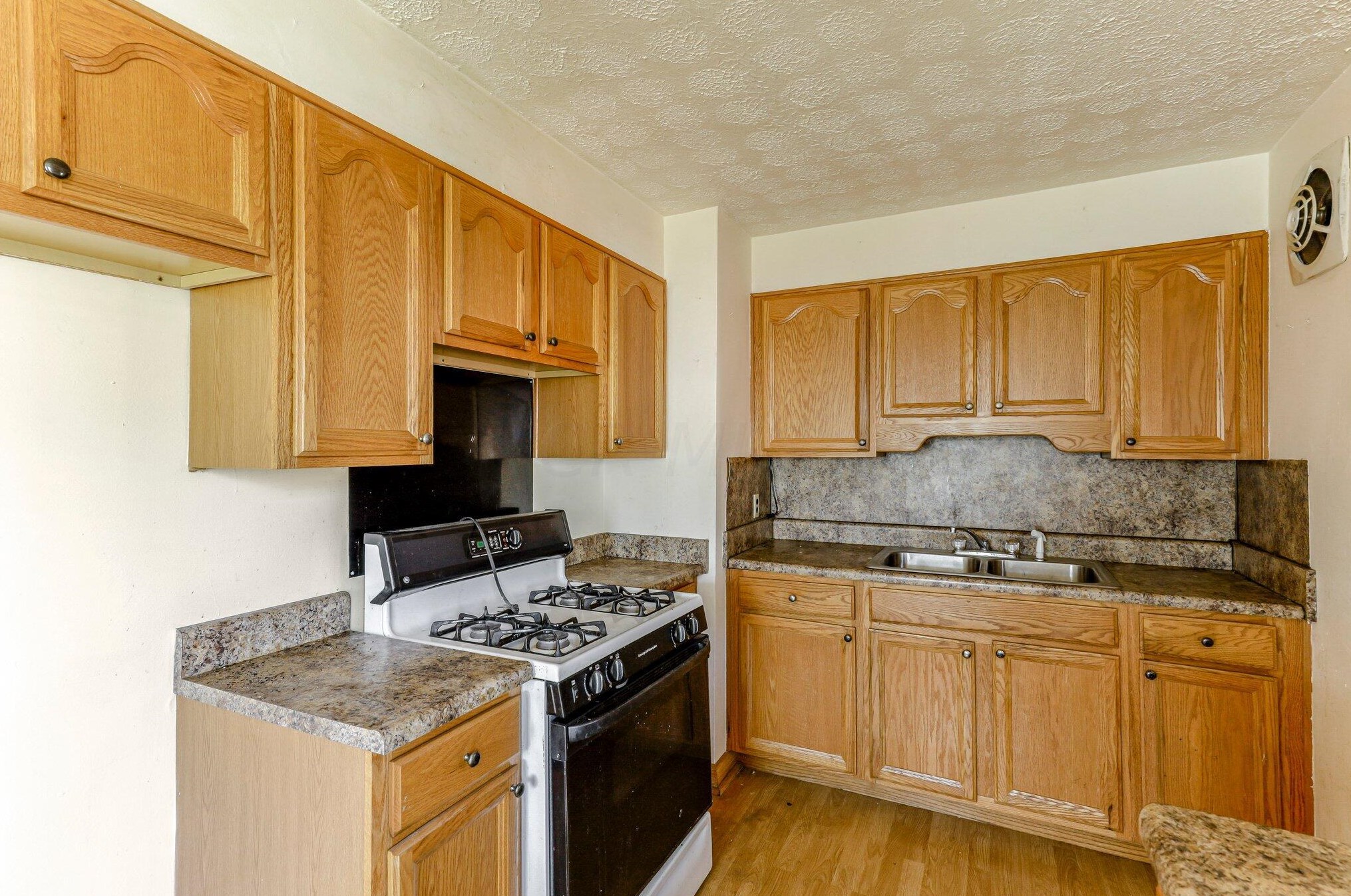 1465 22nd Ave, Columbus OH 43211-2103 exterior