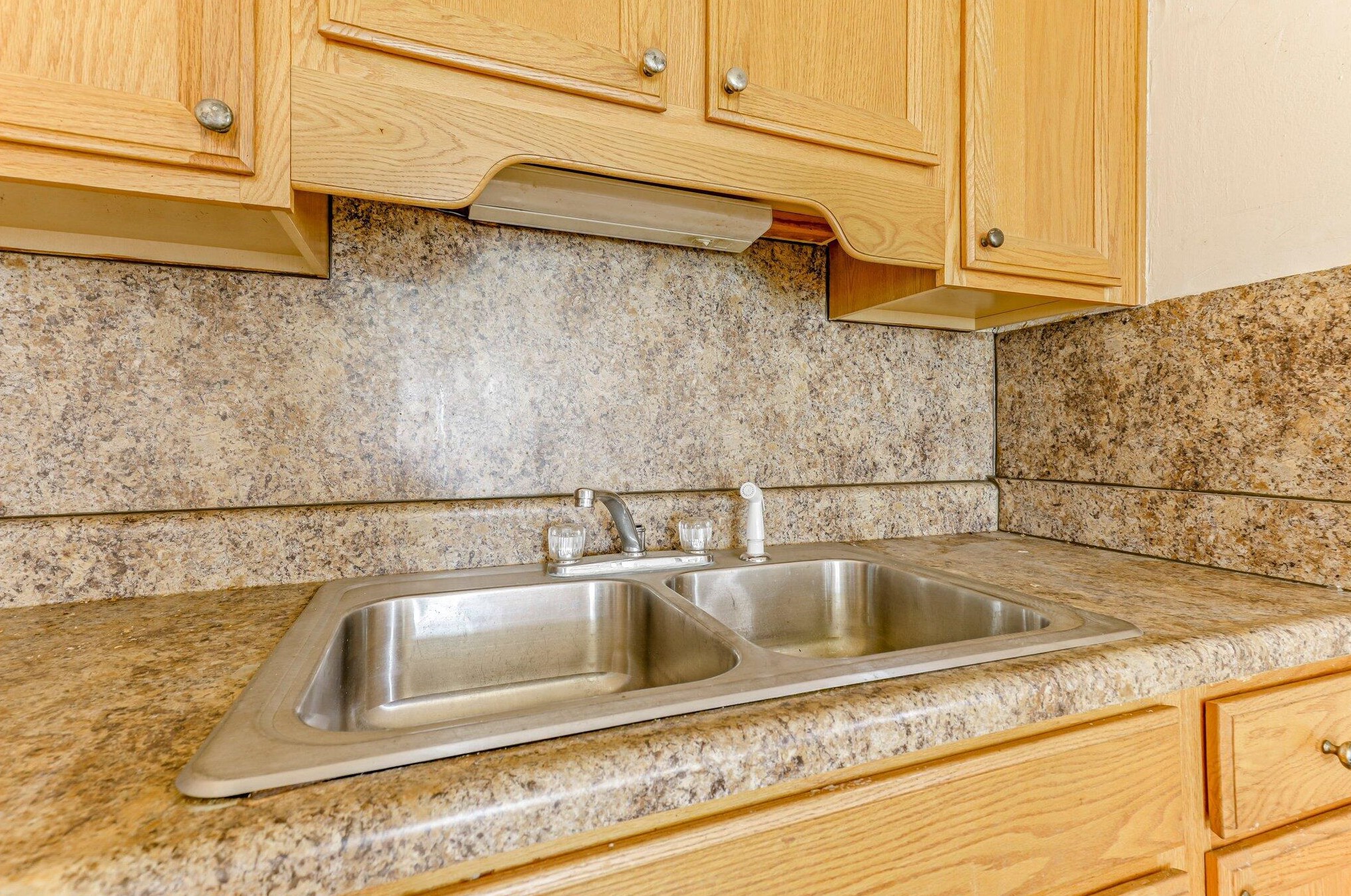 1465 22nd Ave, Columbus OH 43211-2103 exterior