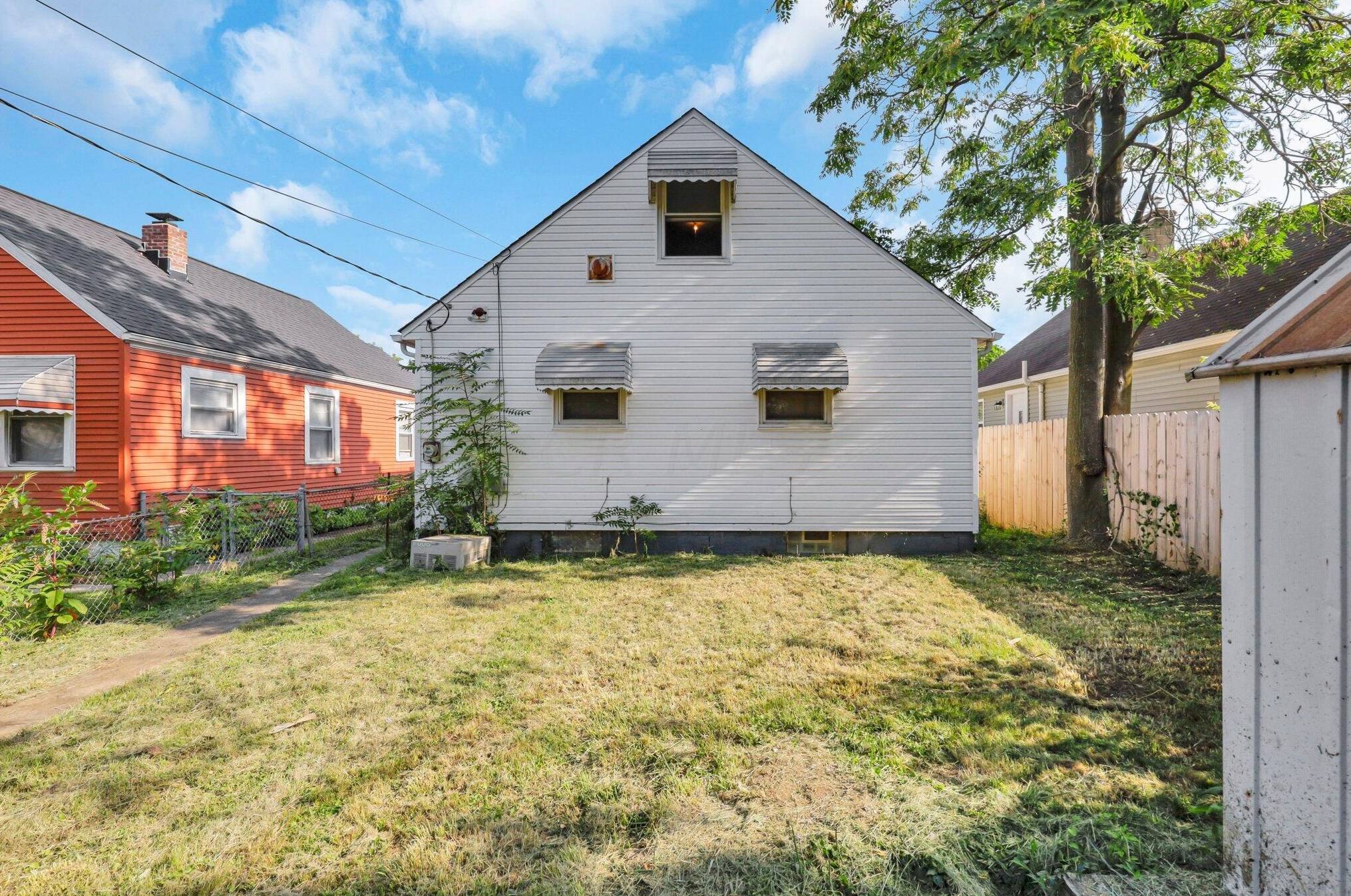 1465 22nd Ave, Columbus OH 43211-2103 exterior