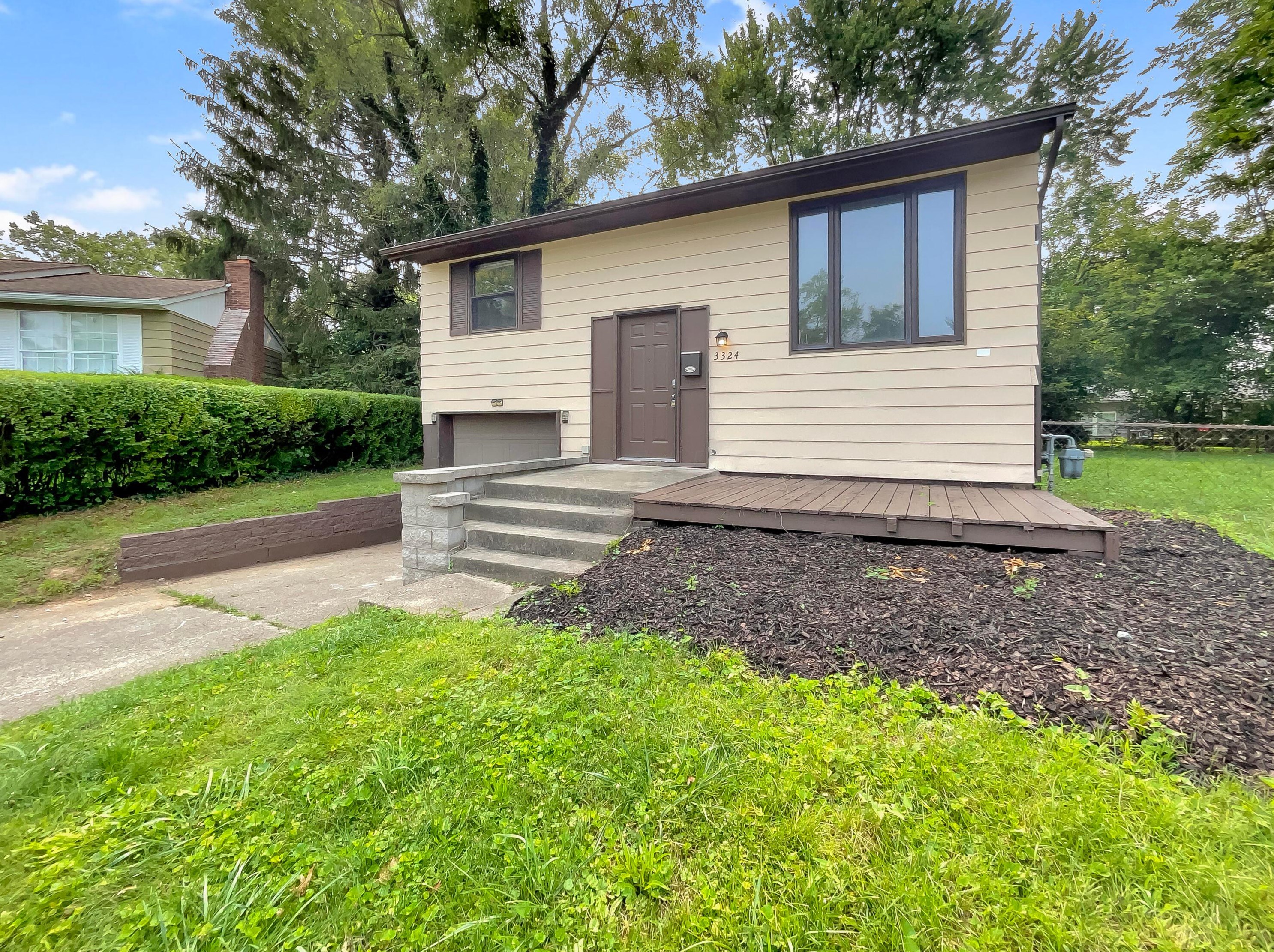 3324 Latonia Ct, Columbus OH  43232-5937 exterior