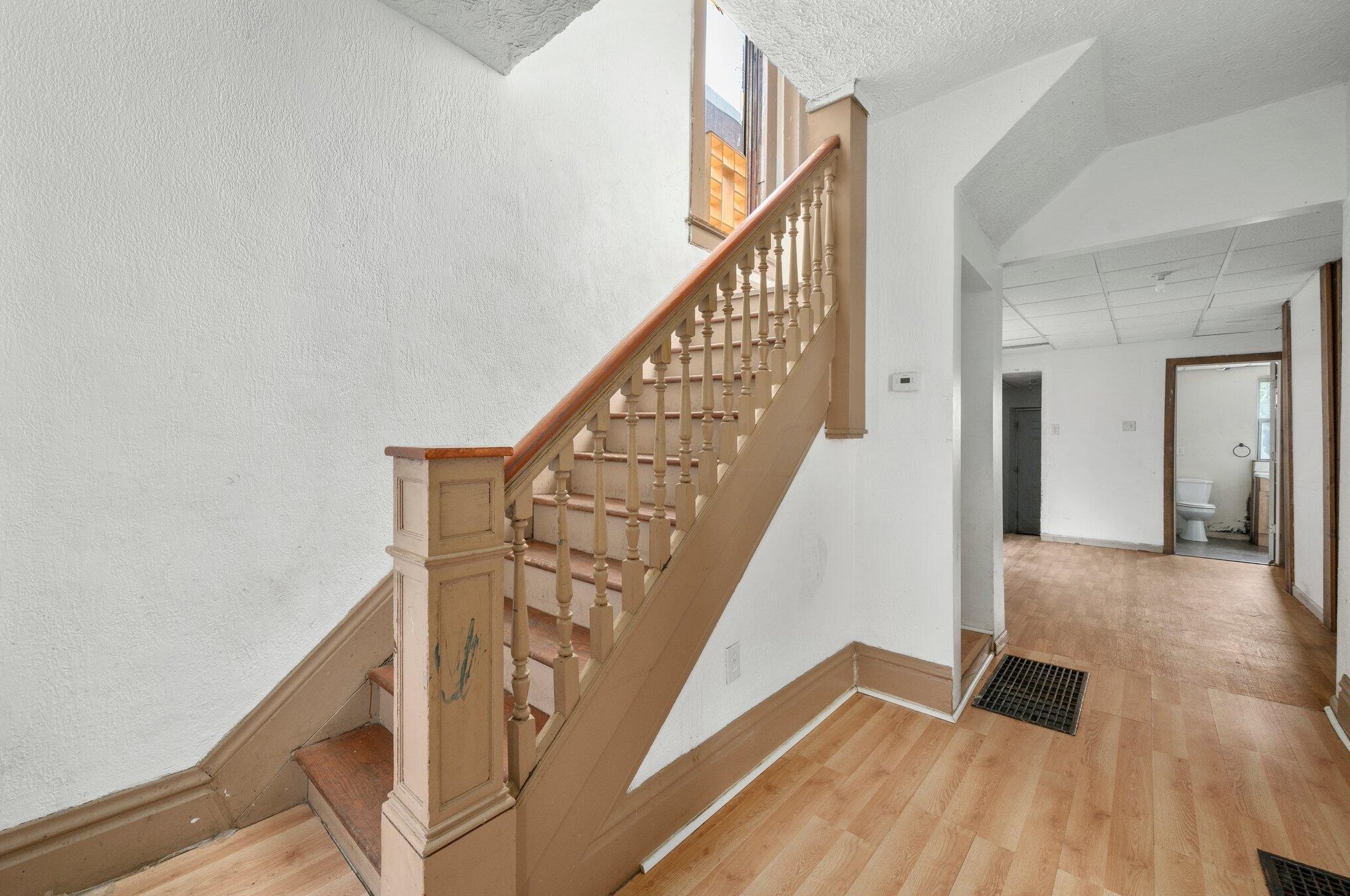 2413 Broad St, Columbus, OH 43204-3748