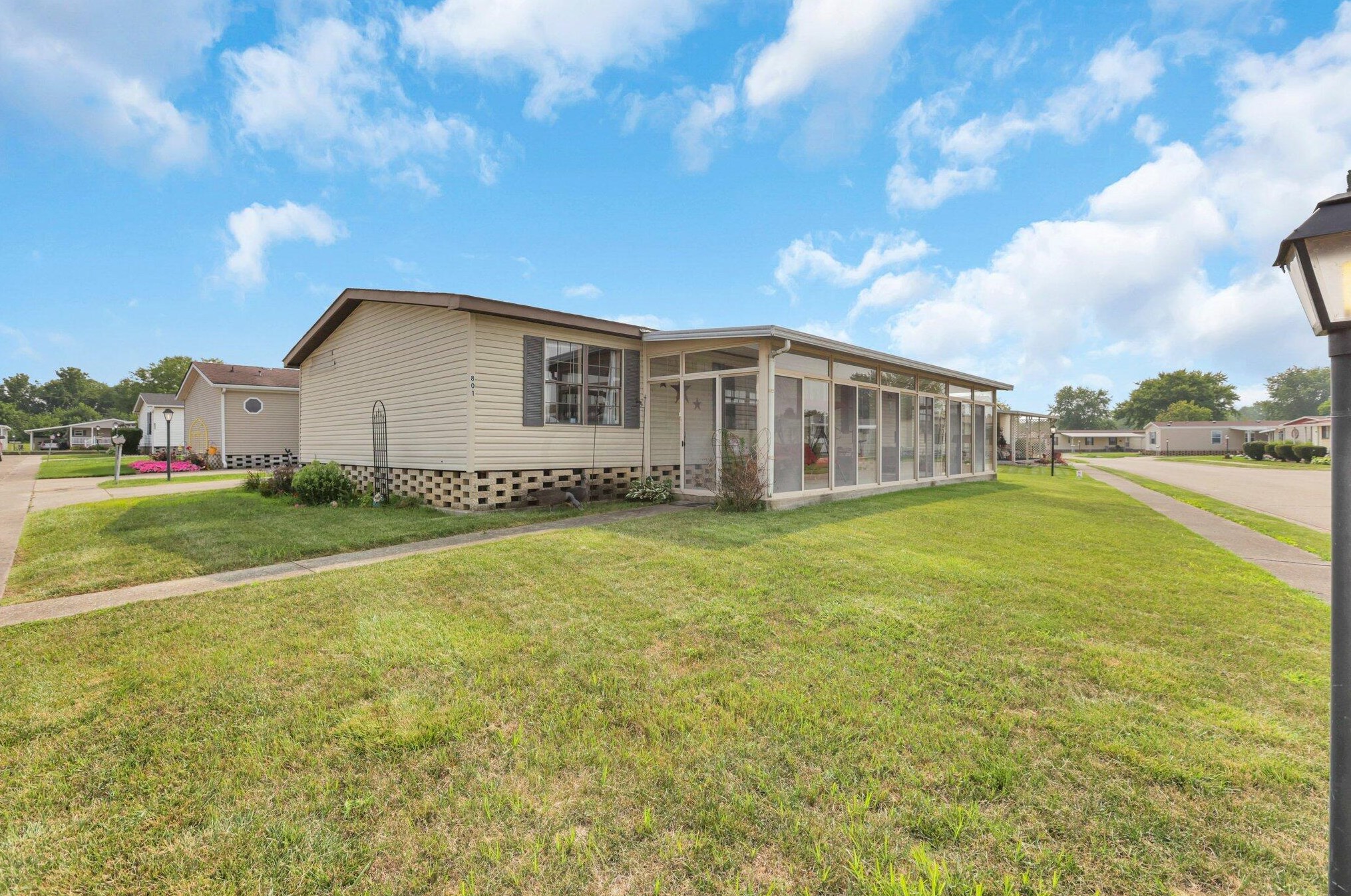 801 Scarlett Ln, Columbus, OH 43207-4750