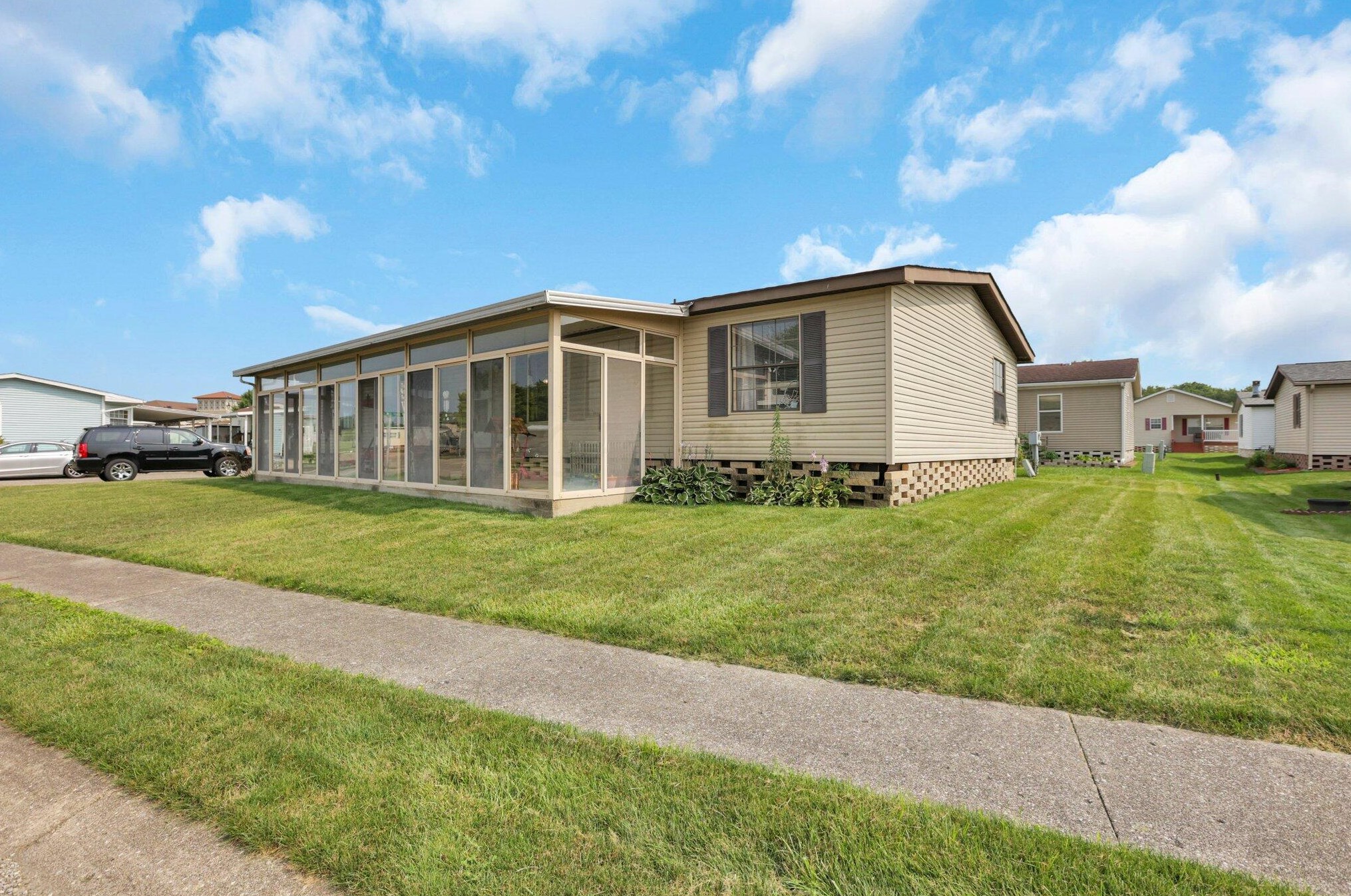 801 Scarlett Ln, Columbus OH 43207-8735 exterior