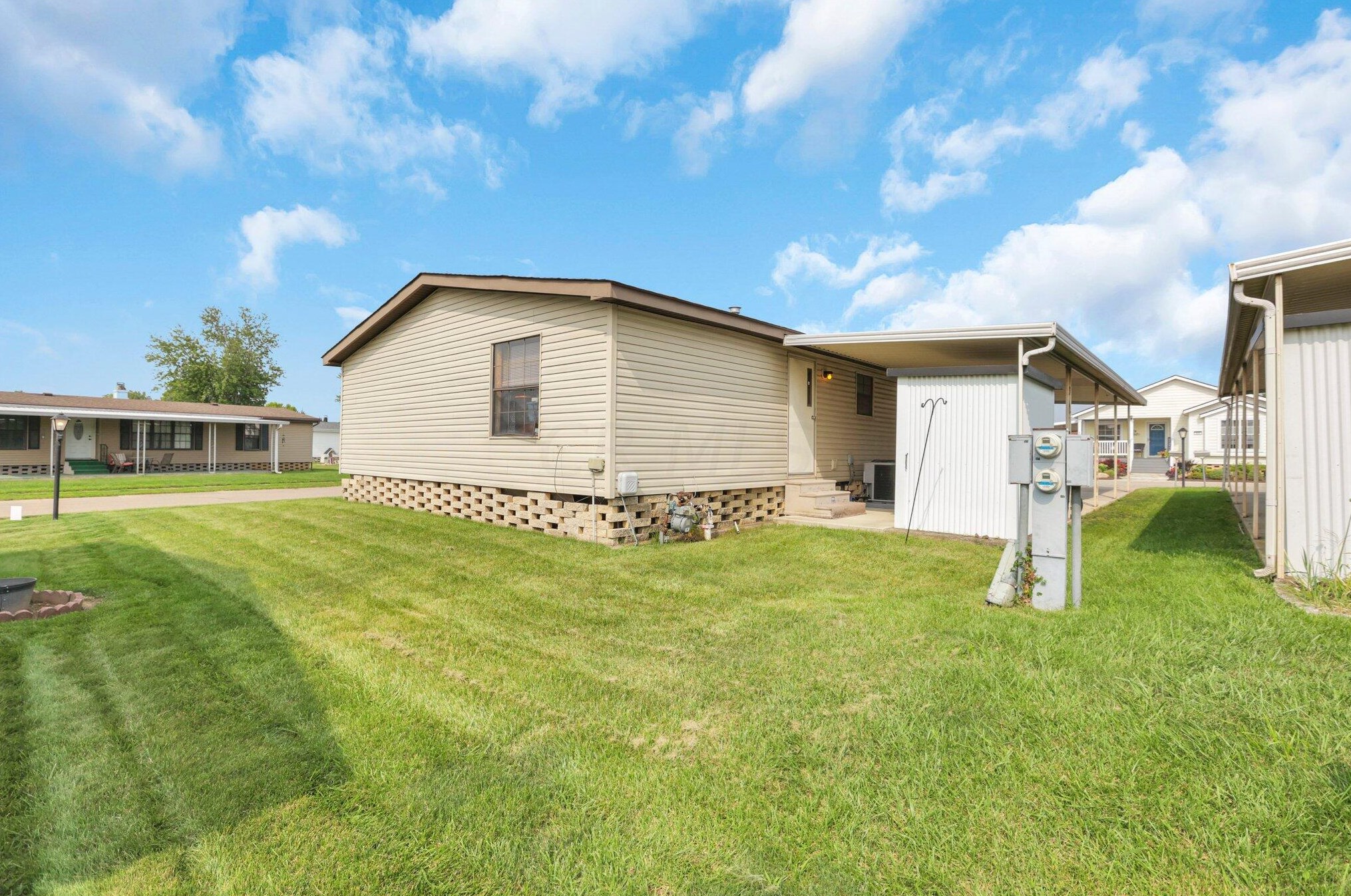 801 Scarlett Ln, Columbus OH 43207-8735 exterior