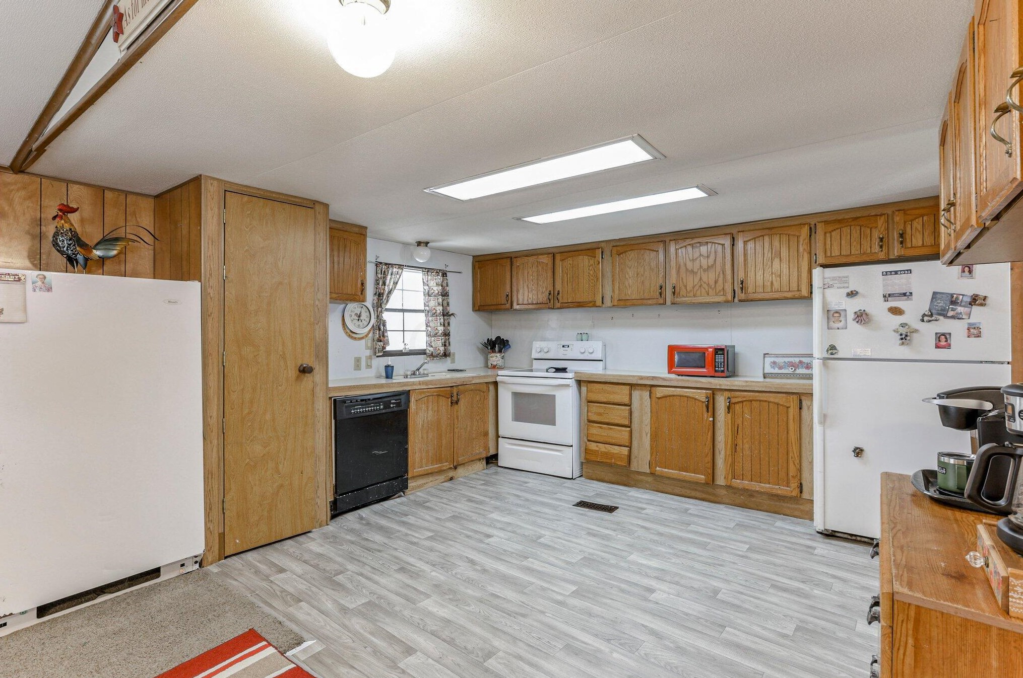 801 Scarlett Ln, Columbus OH 43207-8735 exterior