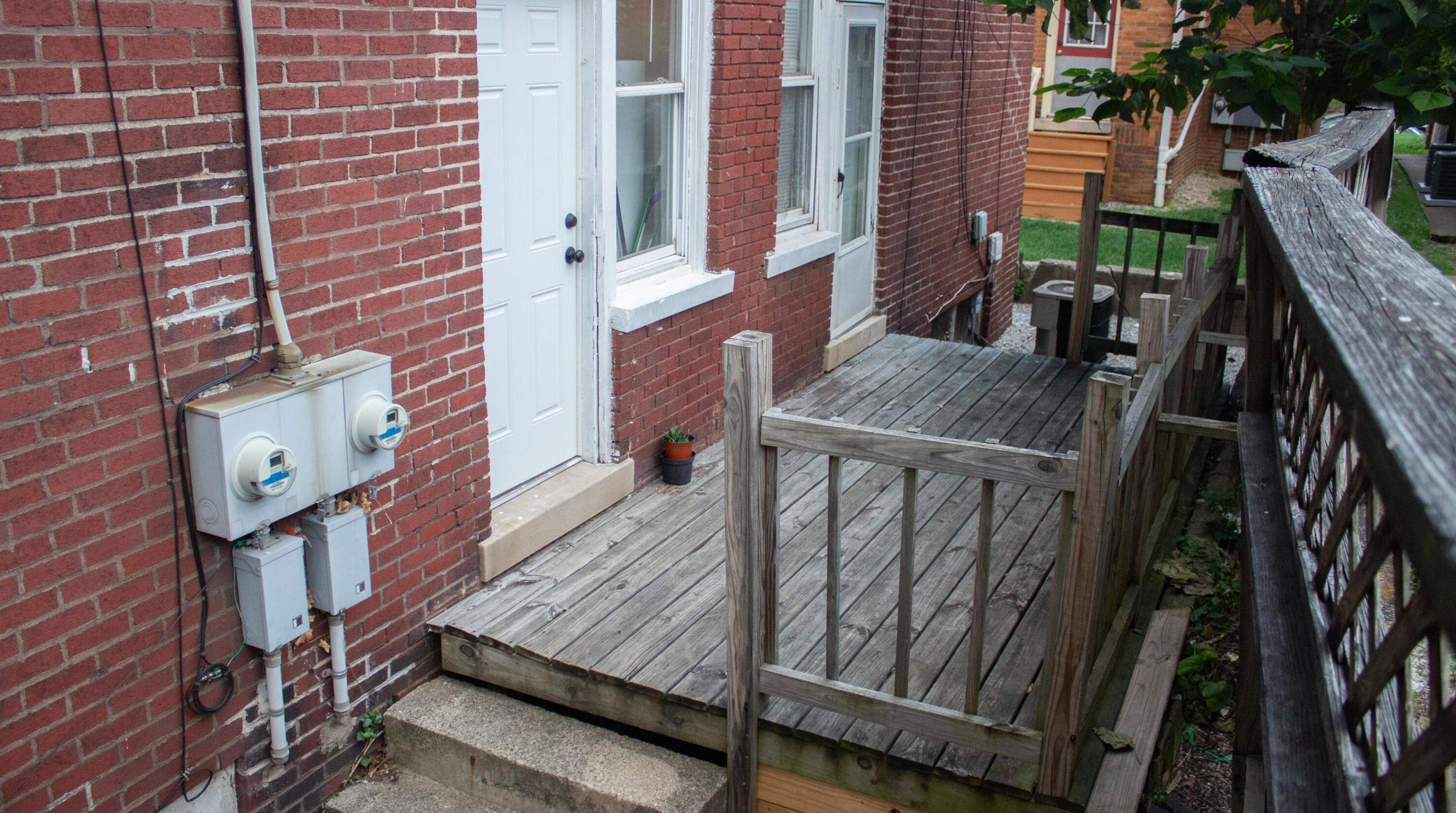 341 18 Ave, Columbus OH 43201-1792 exterior