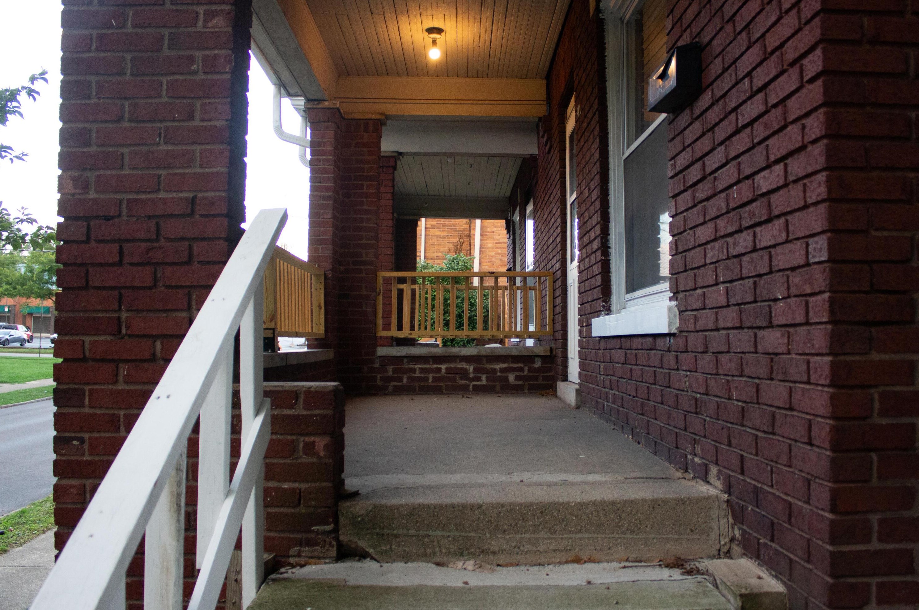 341 18 Ave, Columbus OH 43201-1792 exterior