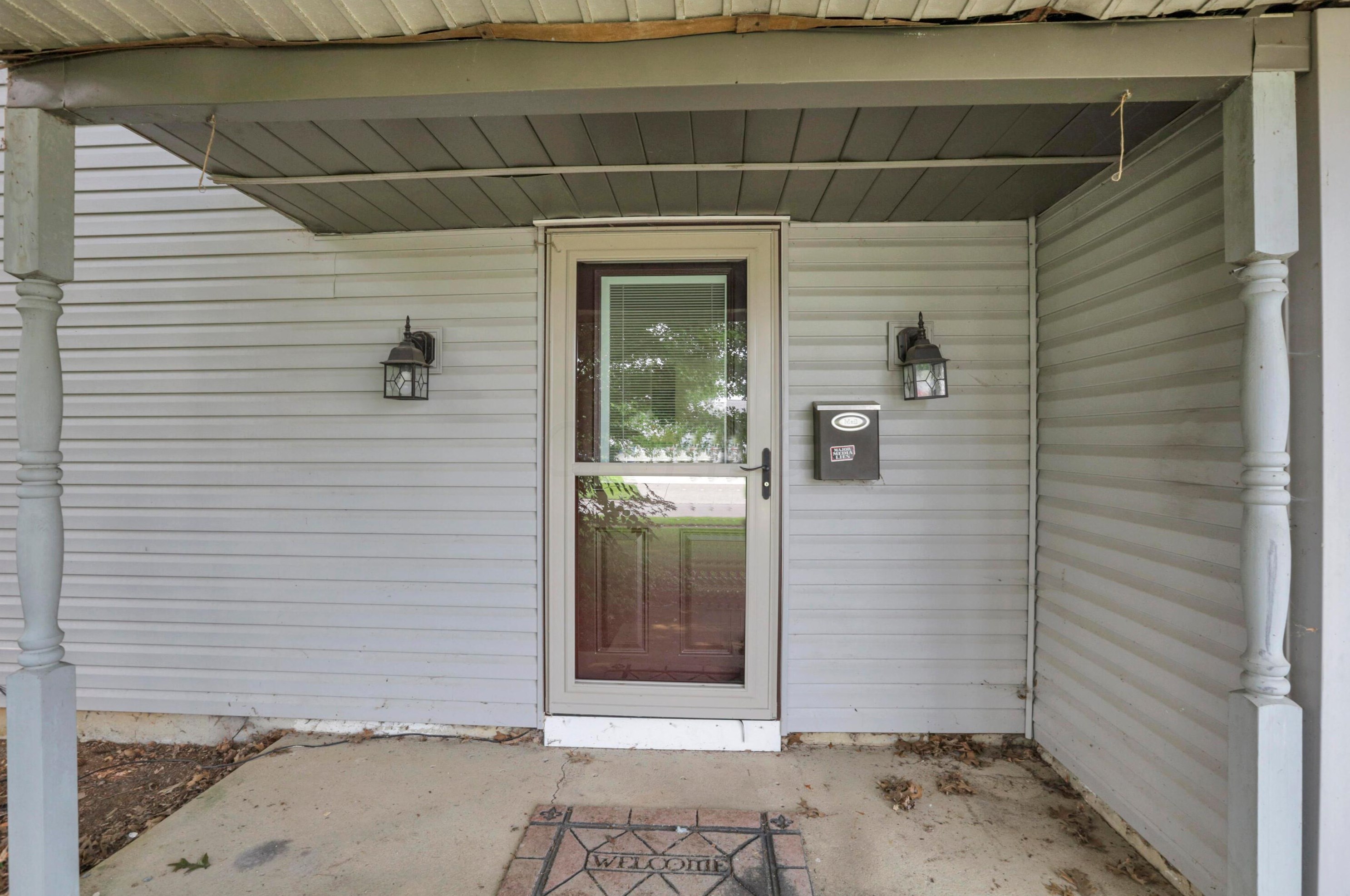 901 Alburn Dr, Columbus, OH 43207-4923