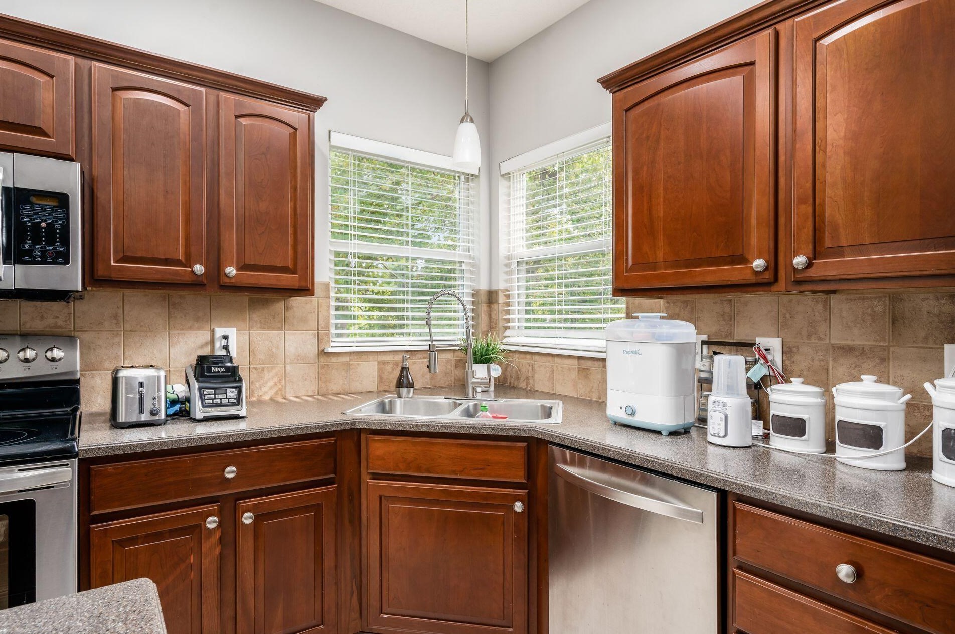 881 Sapphire Flame Dr, Delaware OH  43015-5094 exterior