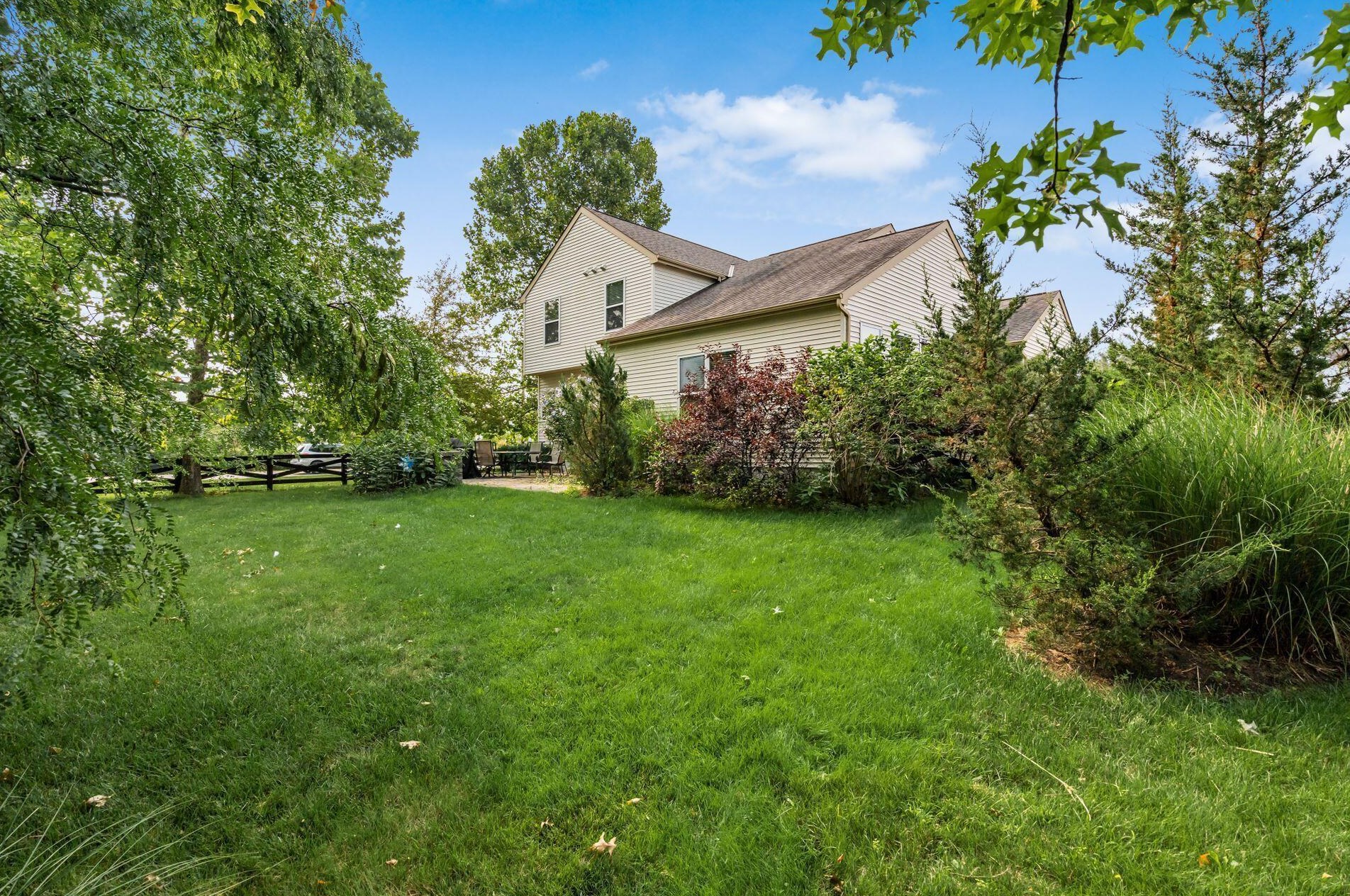 881 Sapphire Flame Dr, Delaware OH  43015-5094 exterior