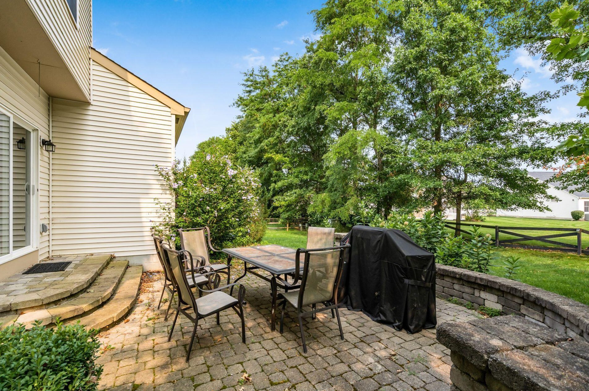 881 Sapphire Flame Dr, Delaware OH  43015-5094 exterior