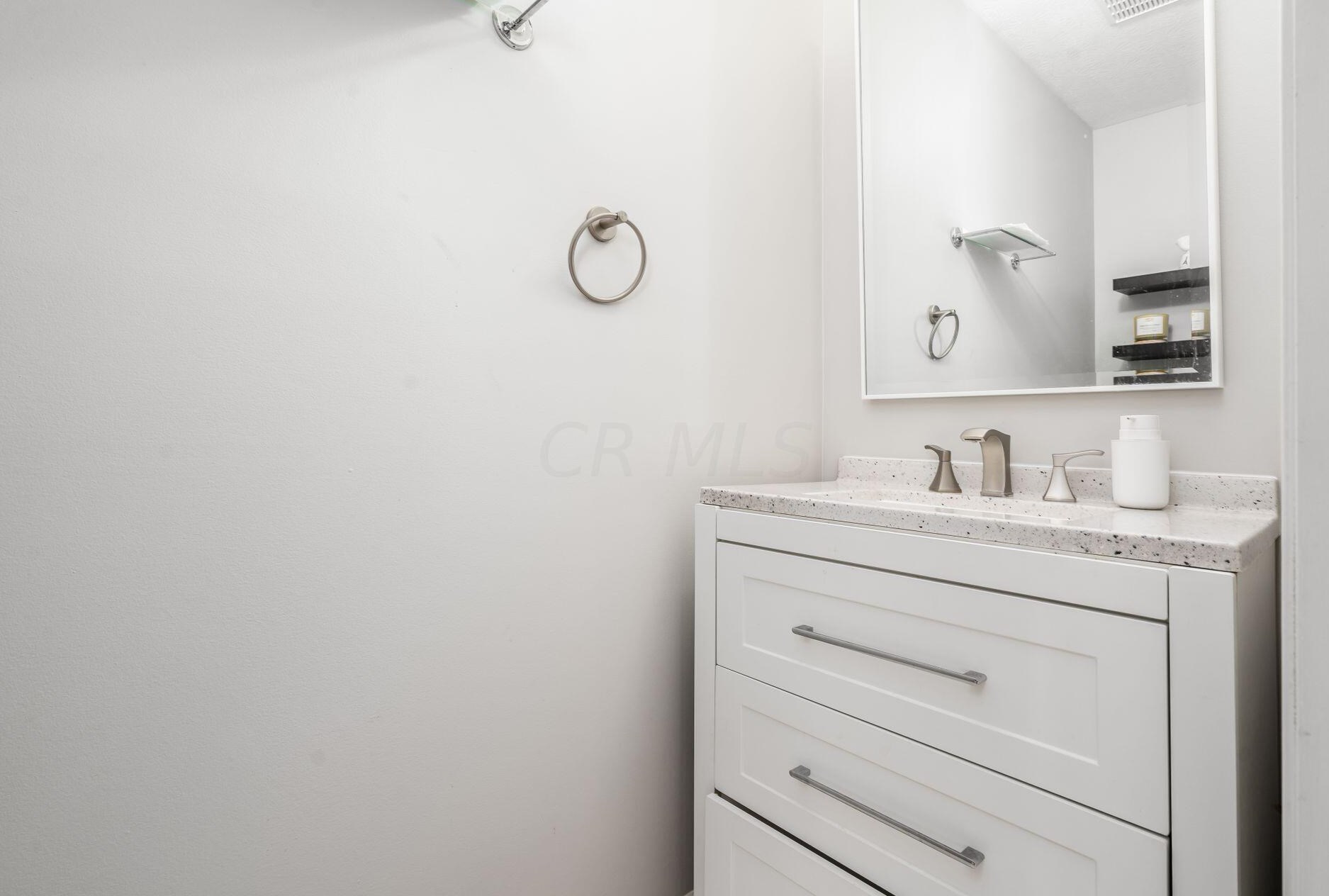 881 Sapphire Flame Dr, Delaware OH  43015-5094 exterior