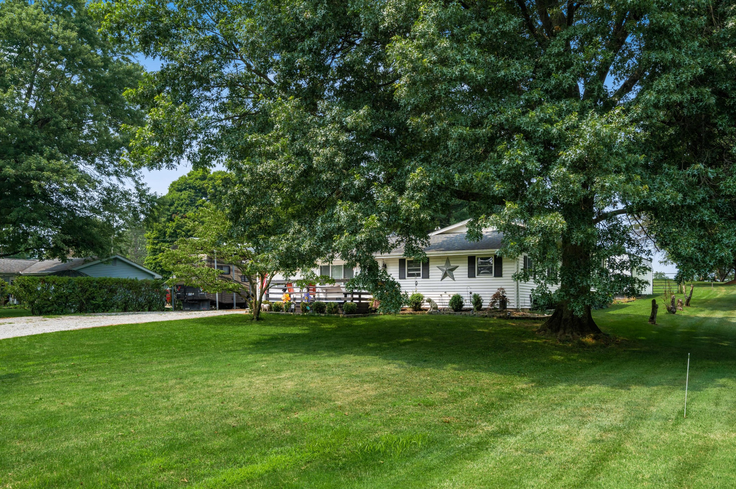5580 Beecher Rd, Granville, OH 43023-9617