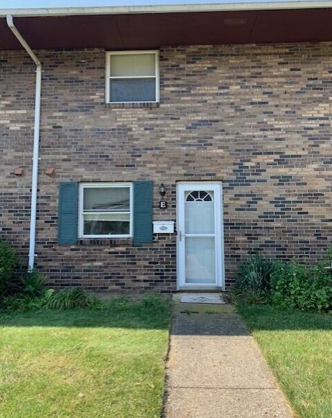 2355 Woodbrook Cir, Columbus, OH 43223-3176
