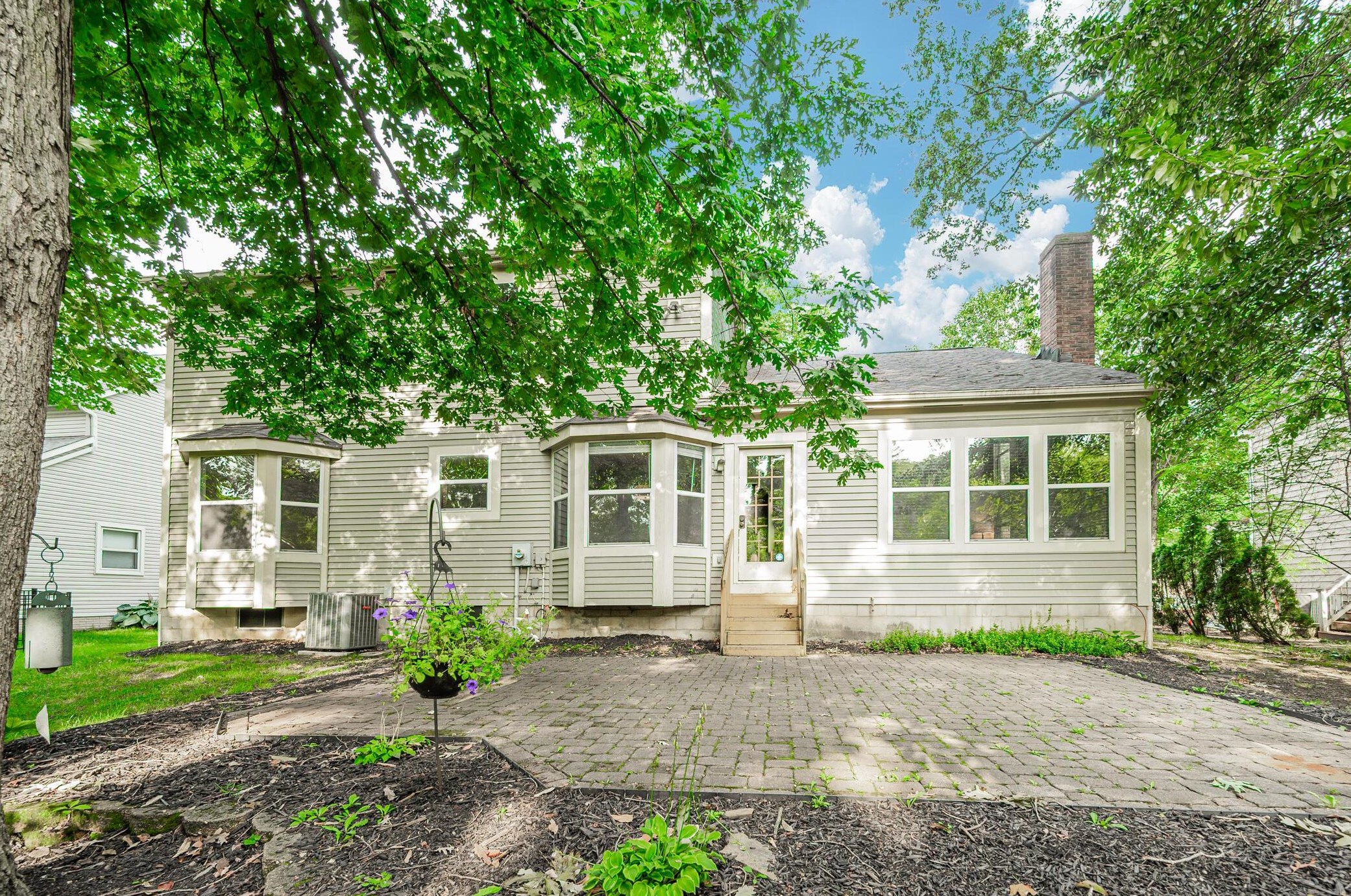 360 Spruce Hill Dr, Columbus, OH 43230-3655