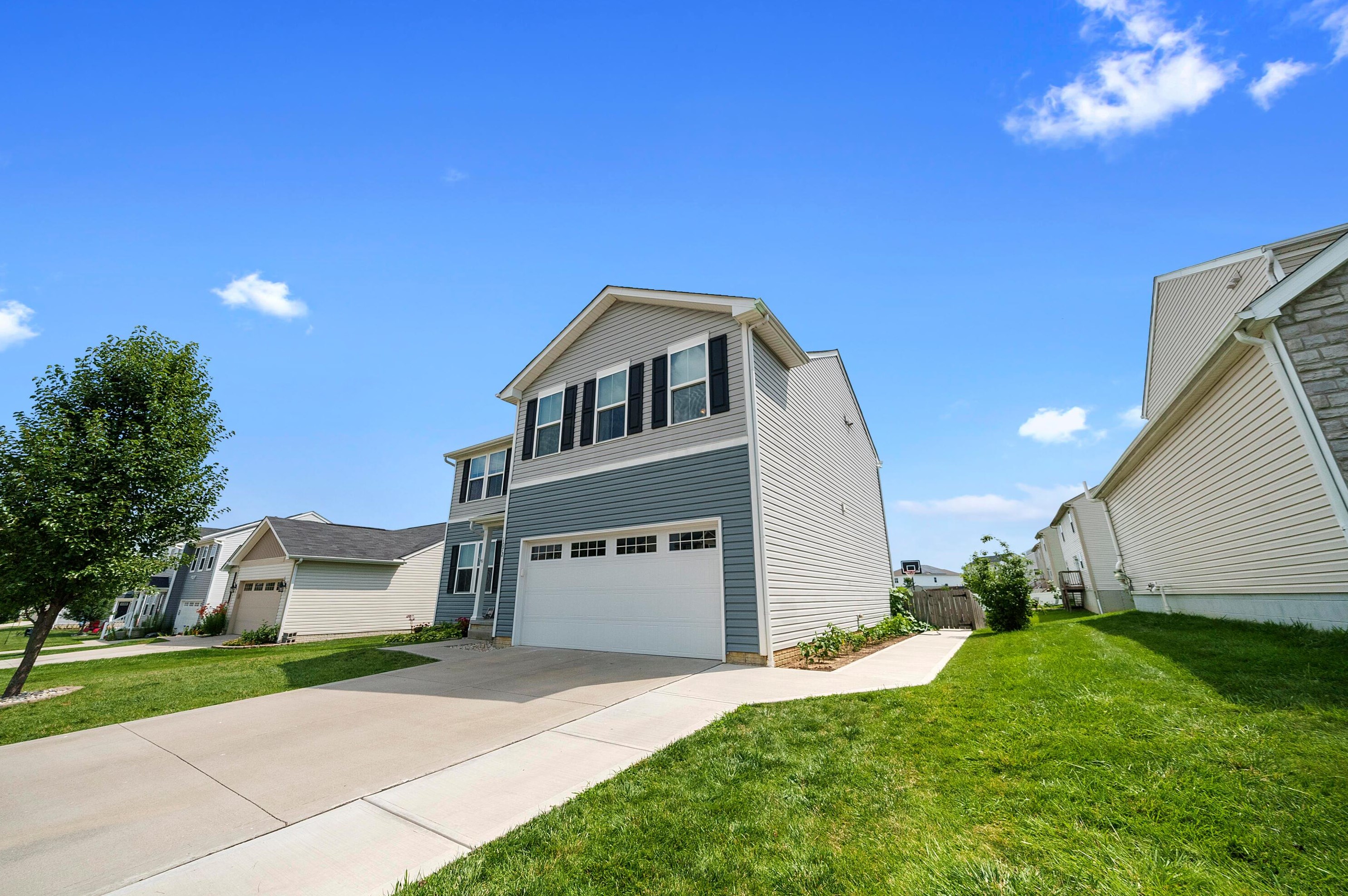 1072 Sun Ridge St, Lancaster, OH 43130-8096