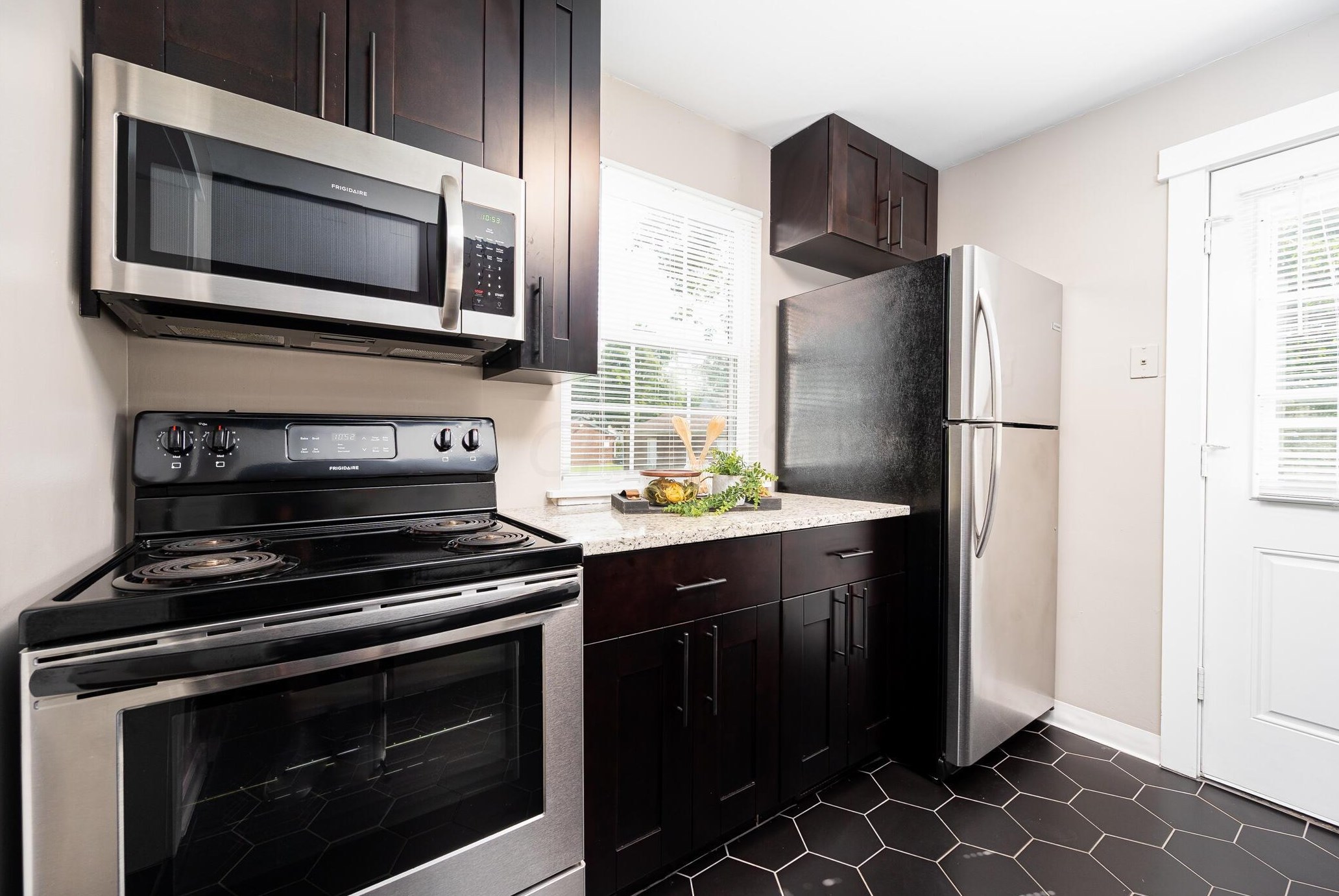 4648 High St, Columbus OH 43207-1154 exterior