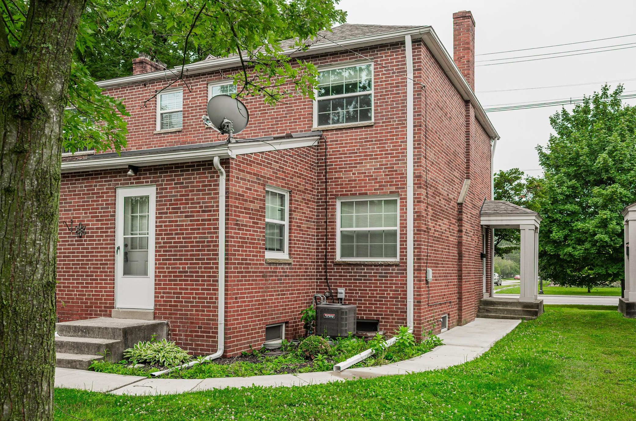 4648 High St, Columbus OH 43207-1154 exterior