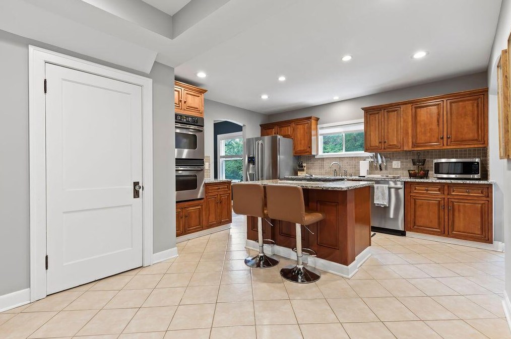 176 Torrence Rd, Columbus OH 43214-3842 exterior