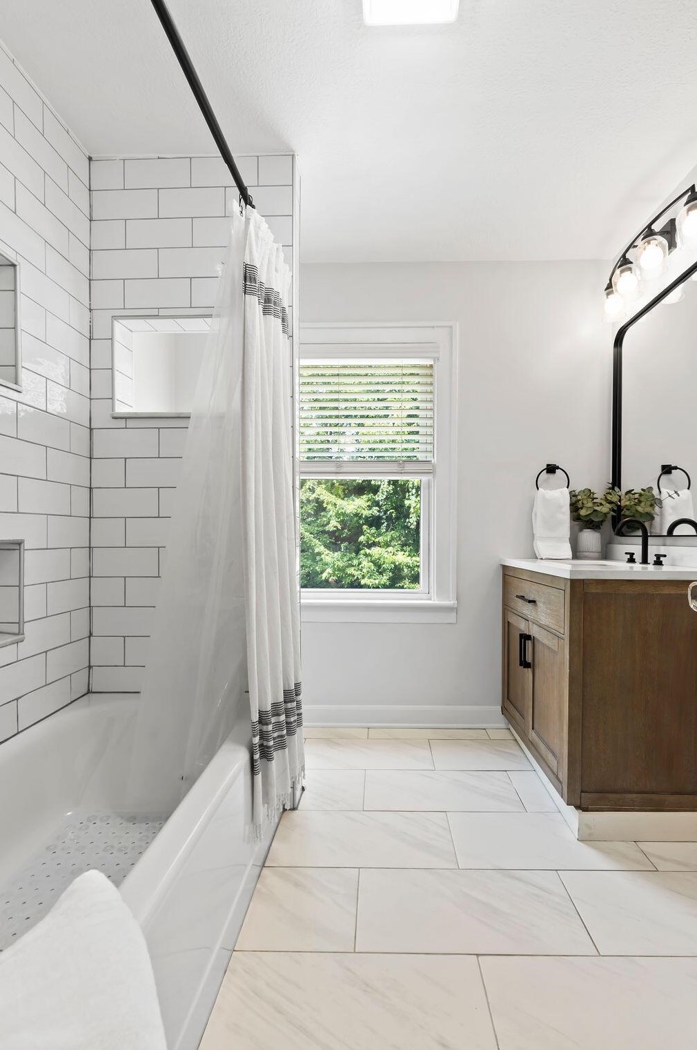 176 Torrence Rd, Columbus OH 43214-3842 exterior