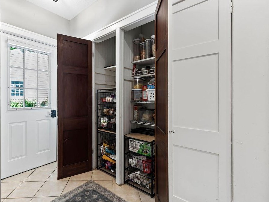 176 Torrence Rd, Columbus OH 43214-3842 exterior