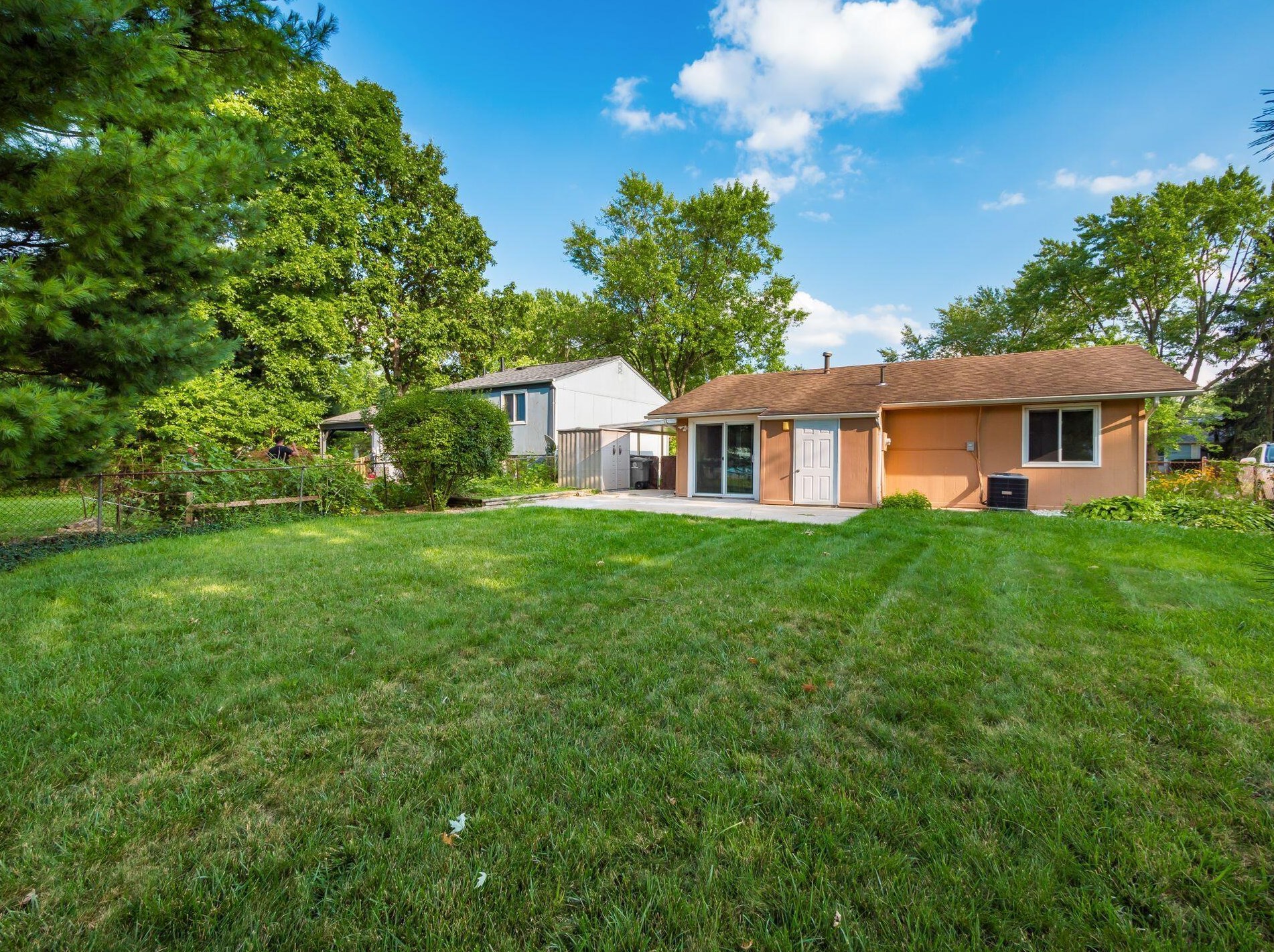 2192 Laurelwood Dr, Columbus OH 43229-2800 exterior