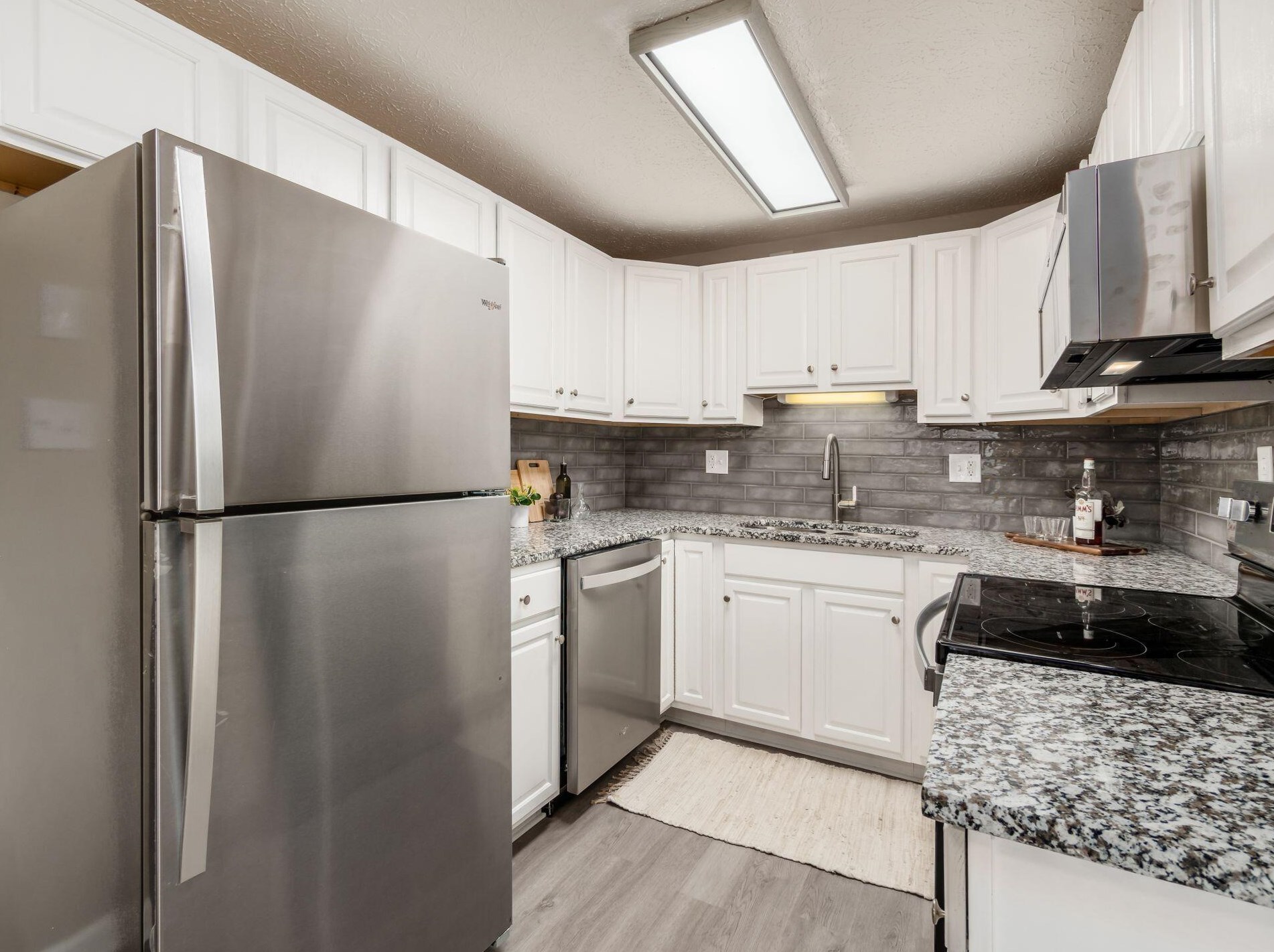 2192 Laurelwood Dr, Columbus OH 43229-2800 exterior