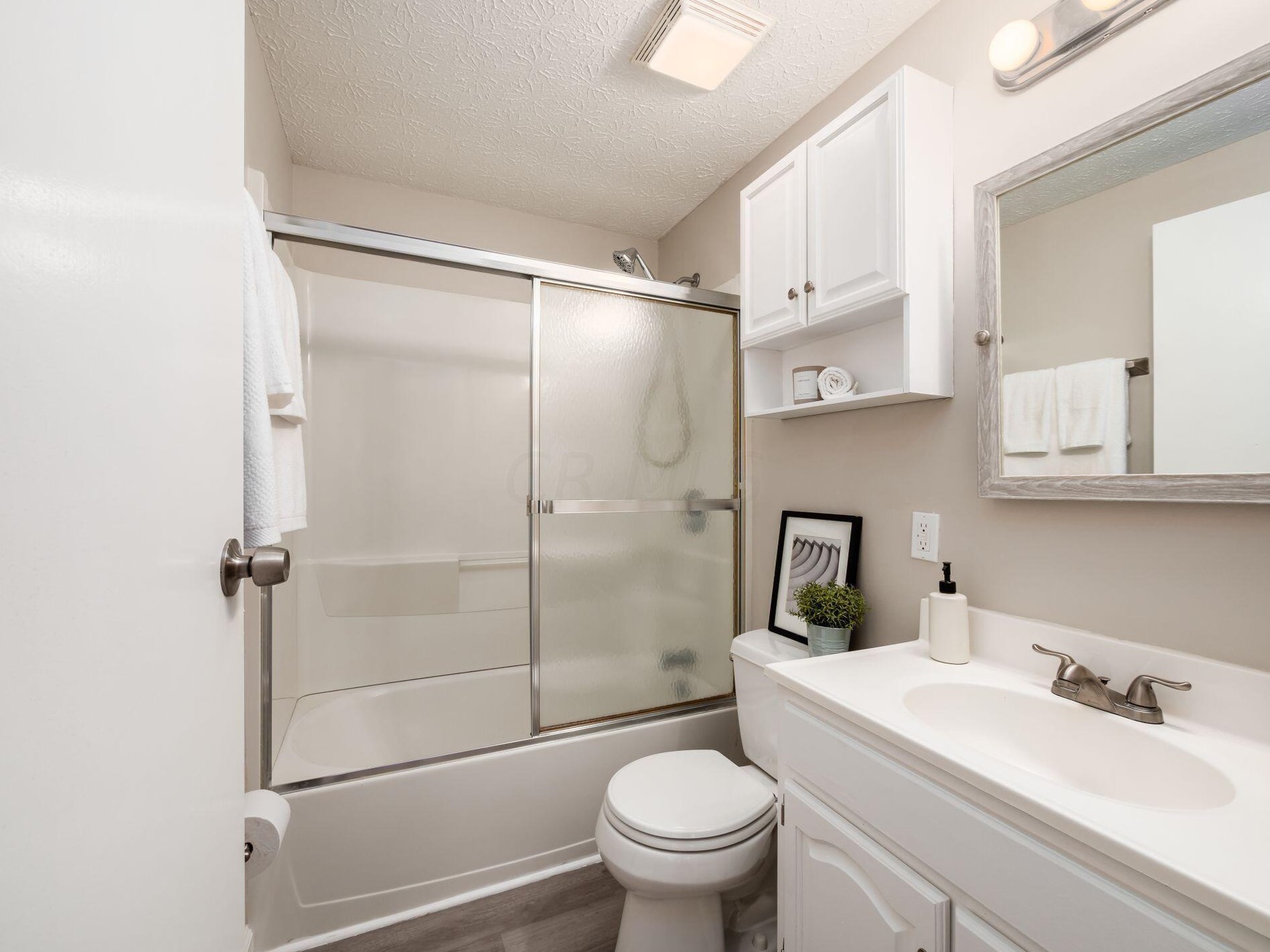 2192 Laurelwood Dr, Columbus OH 43229-2800 exterior