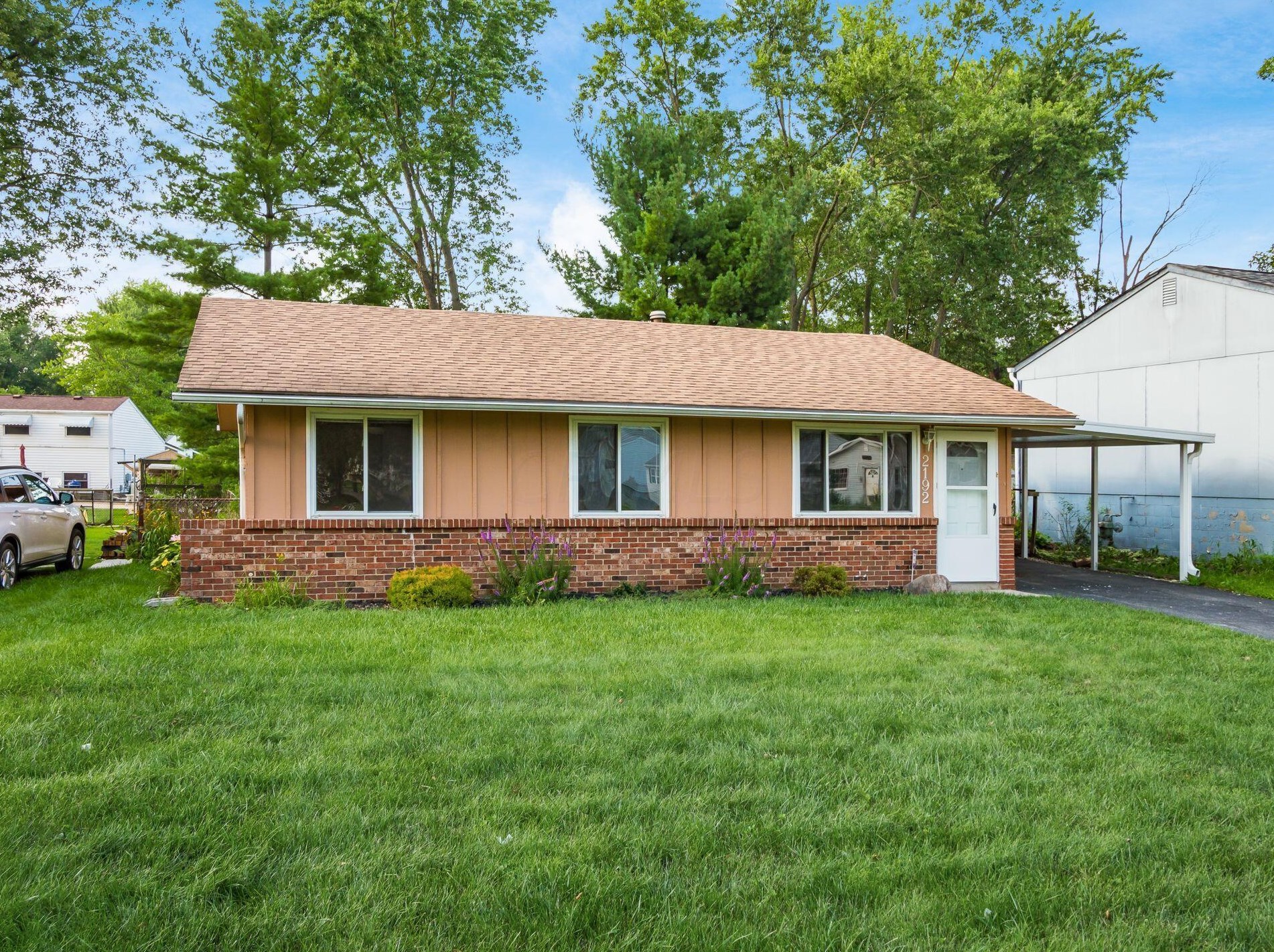 2192 Laurelwood Dr, Columbus, OH 43229-2813
