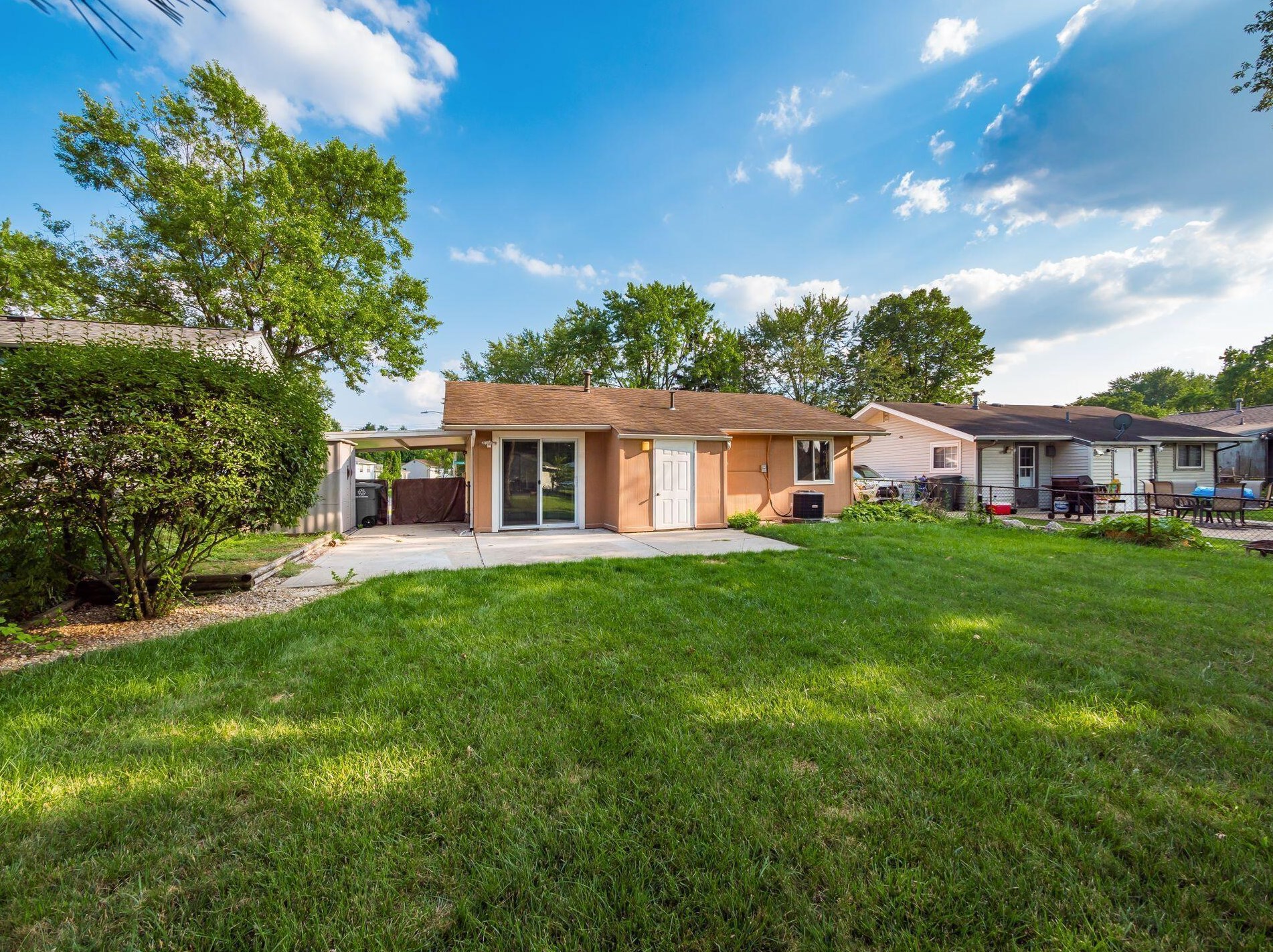 2192 Laurelwood Dr, Columbus OH 43229-2800 exterior