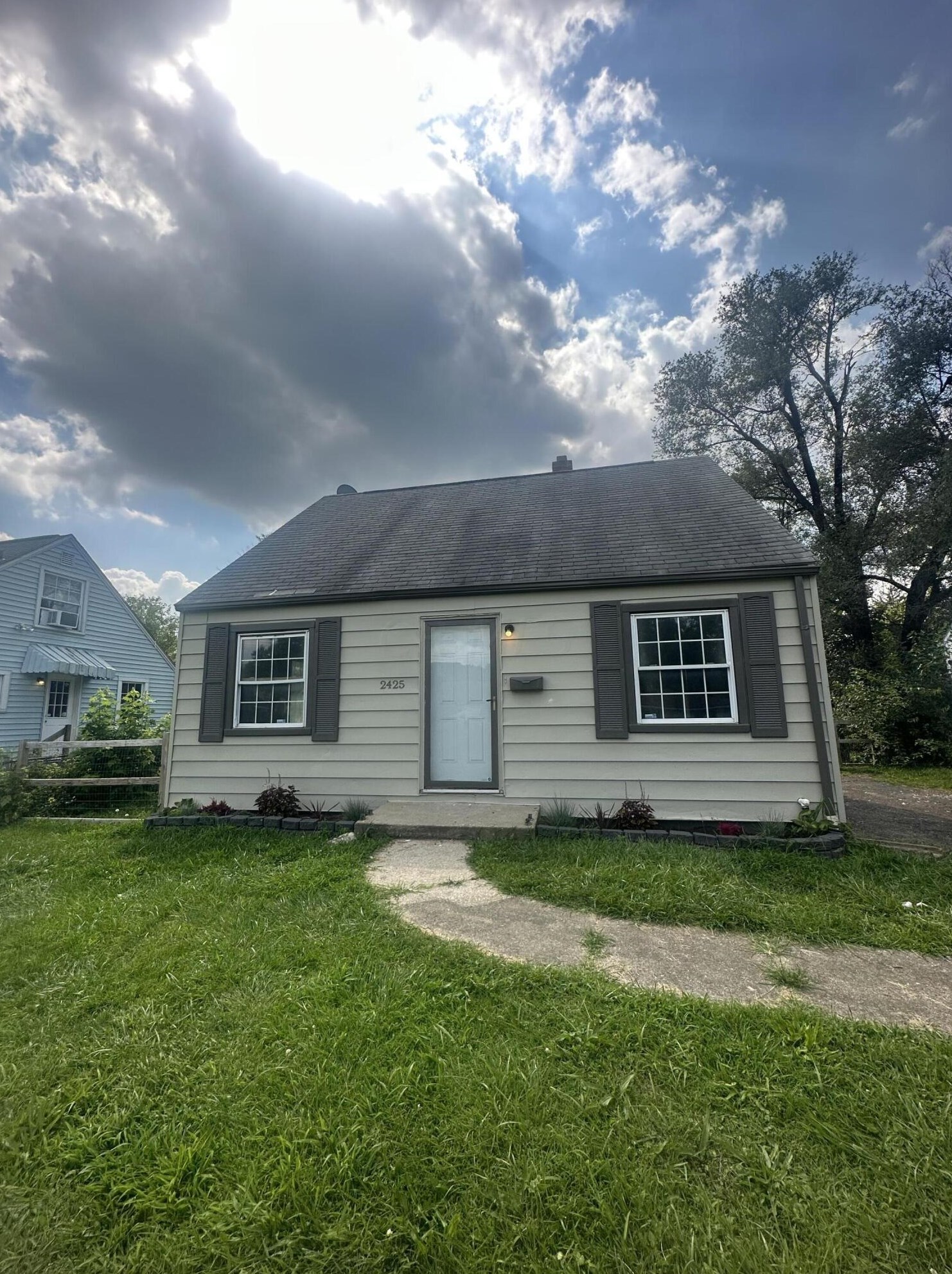 2425 Hamilton Ave, Columbus, OH 43211-1303