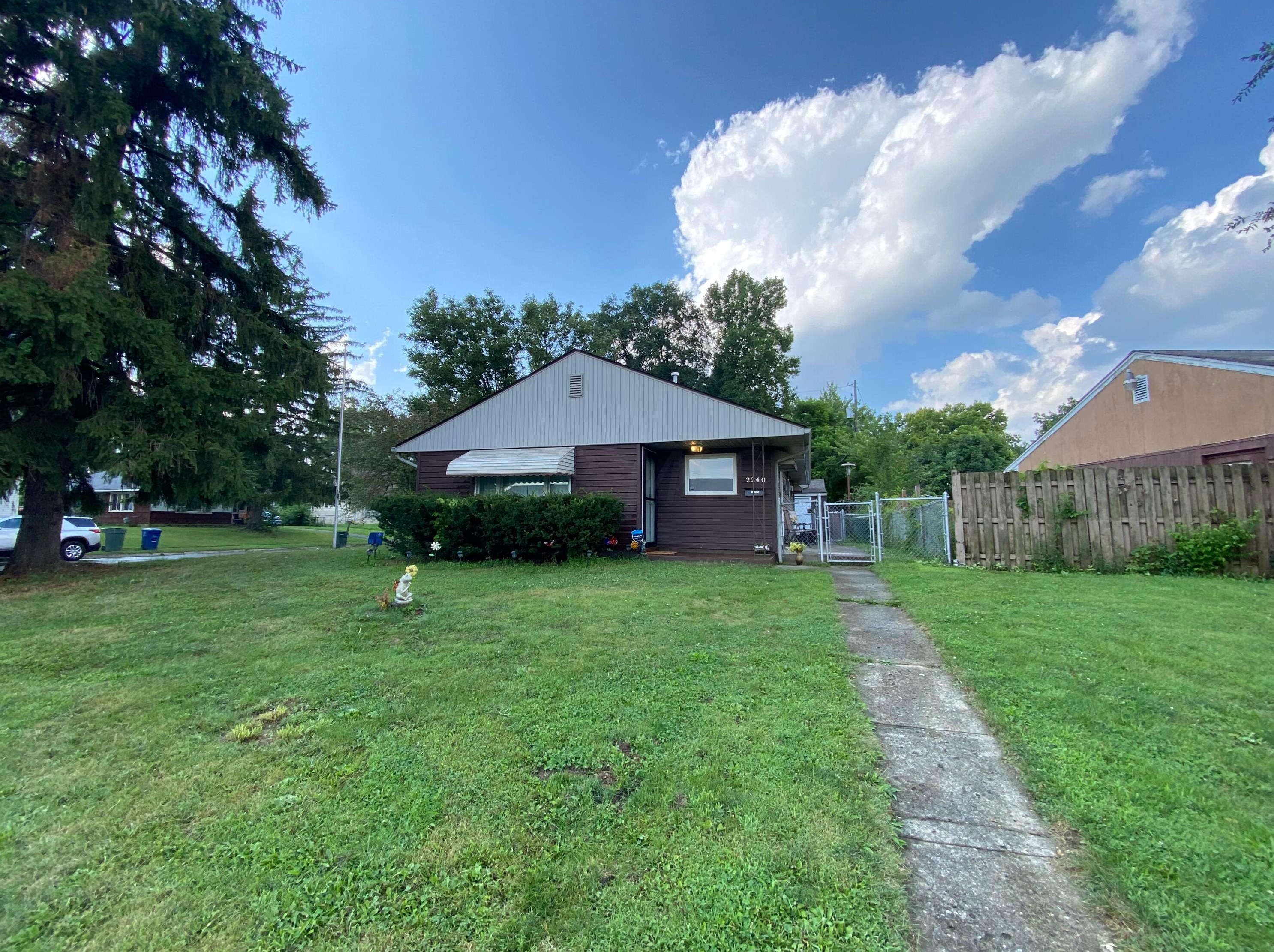 2240 Barry Dr, Columbus, OH 43211-1971