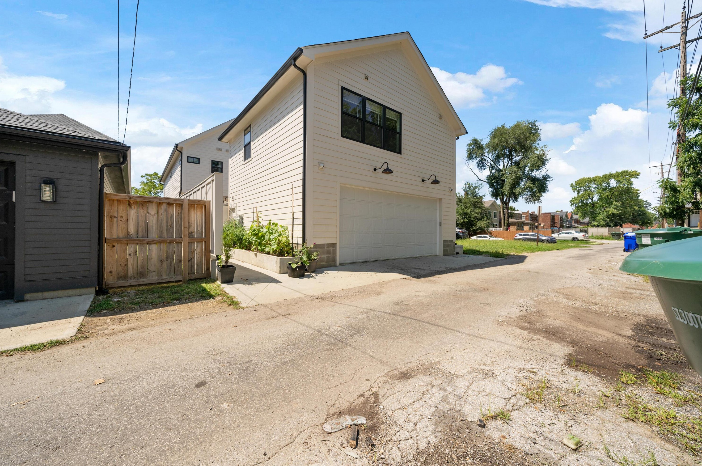 1374 5th St, Columbus OH 43201-2565 exterior