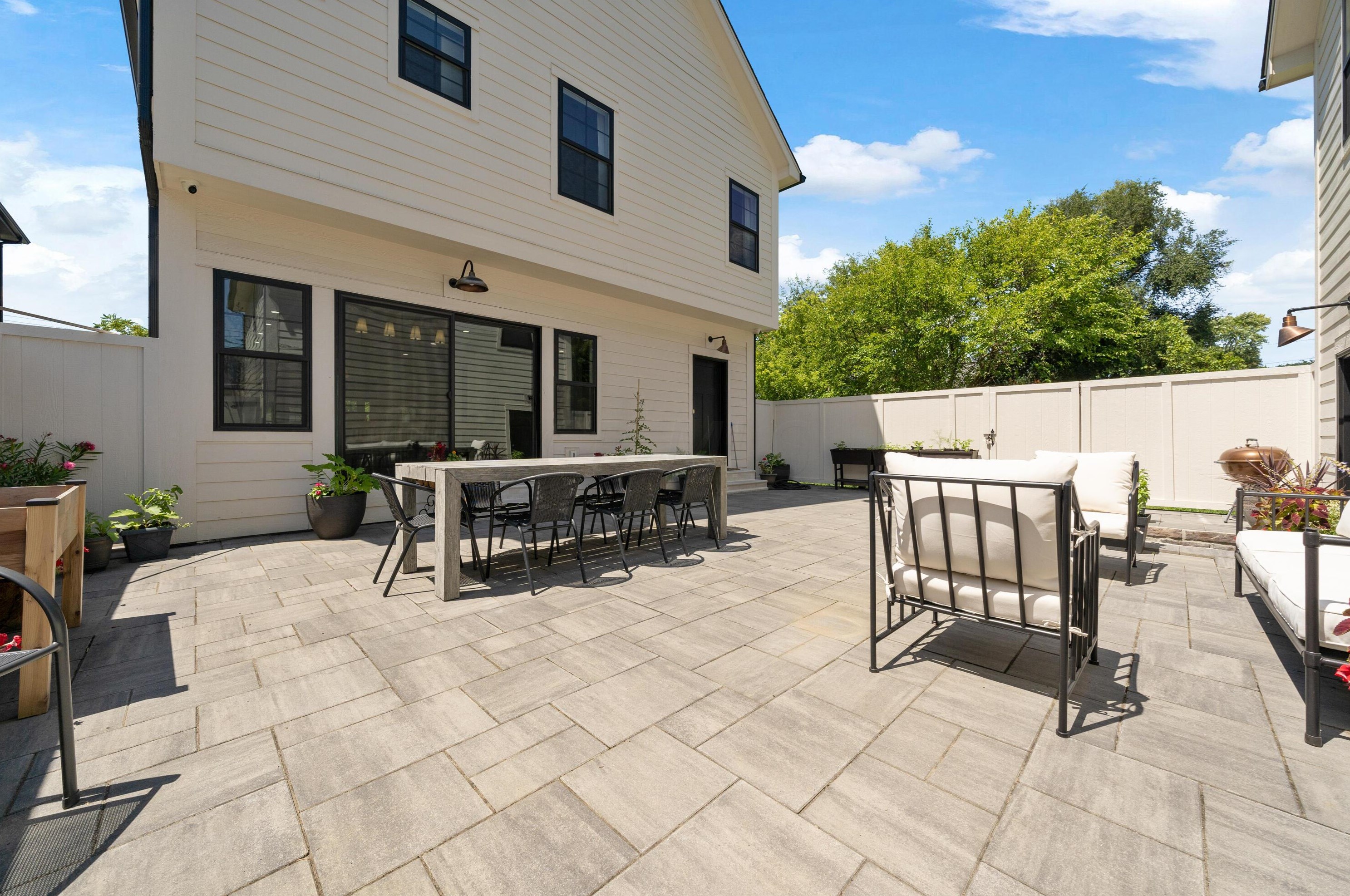 1374 5th St, Columbus OH 43201-2565 exterior