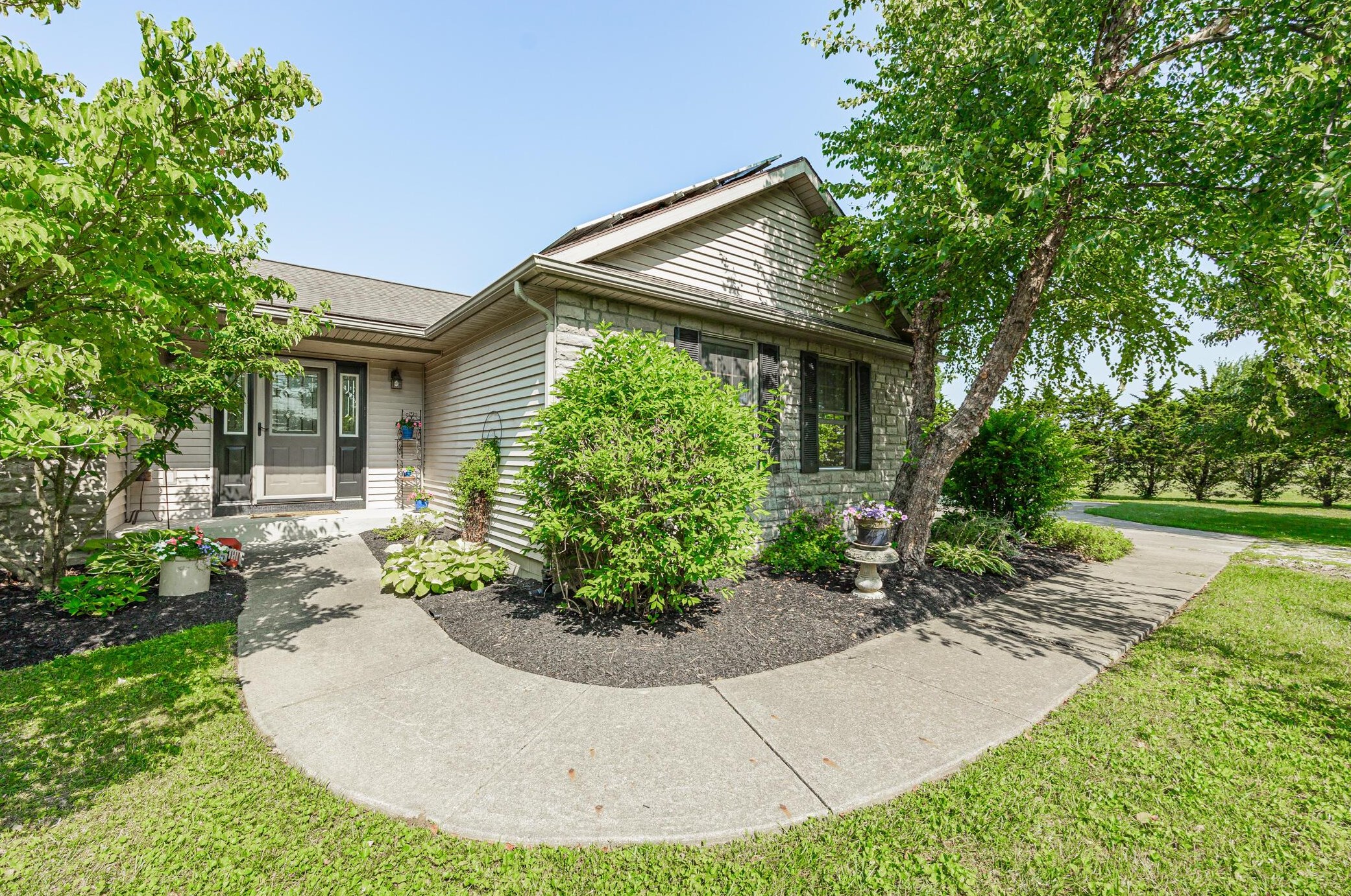 2529 Burnside Rd, Johnstown, OH 43031-9594