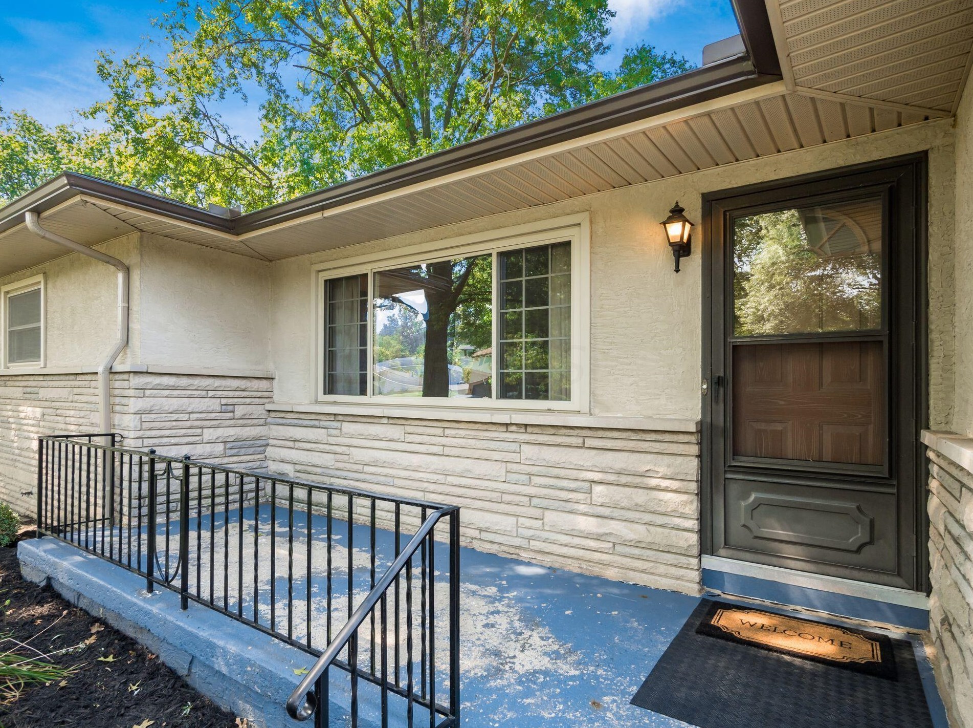 995 Plum Rdg, Columbus, OH 43213-3331