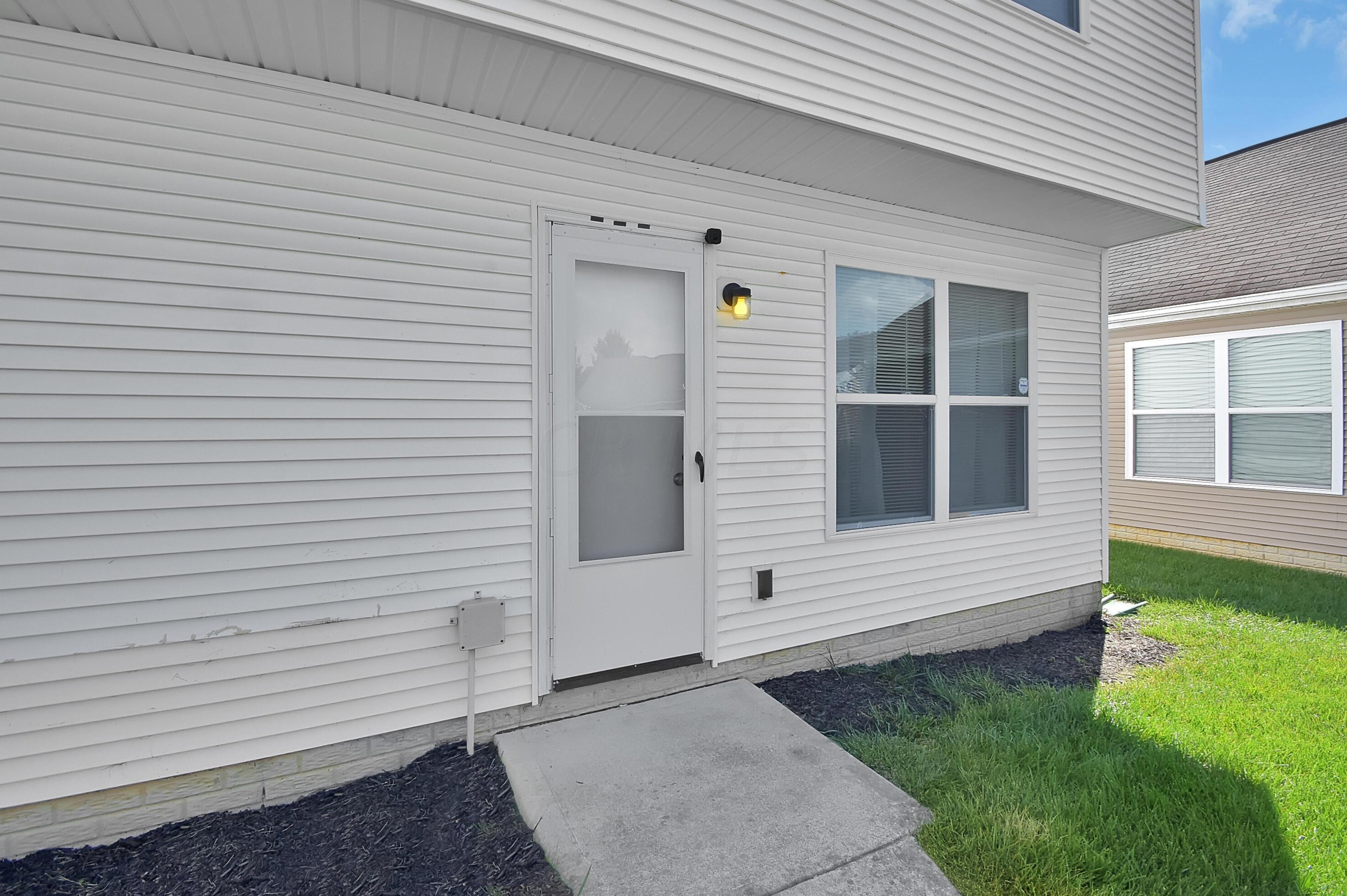 6298 Pompano St, Cnl Wnchstr OH 43110-9525 exterior