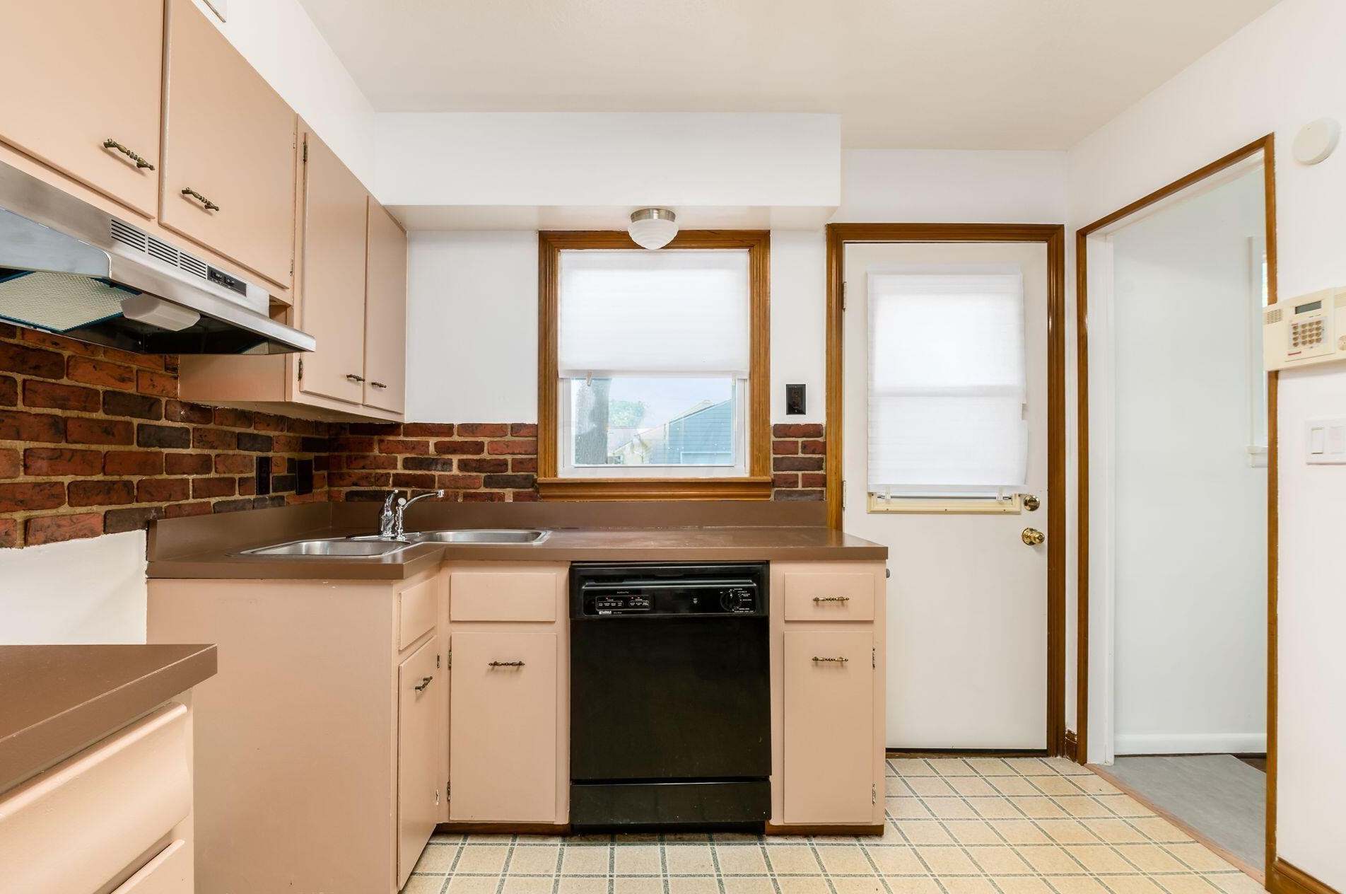 1494 Ave Dr, Columbus OH 43227-3262 exterior